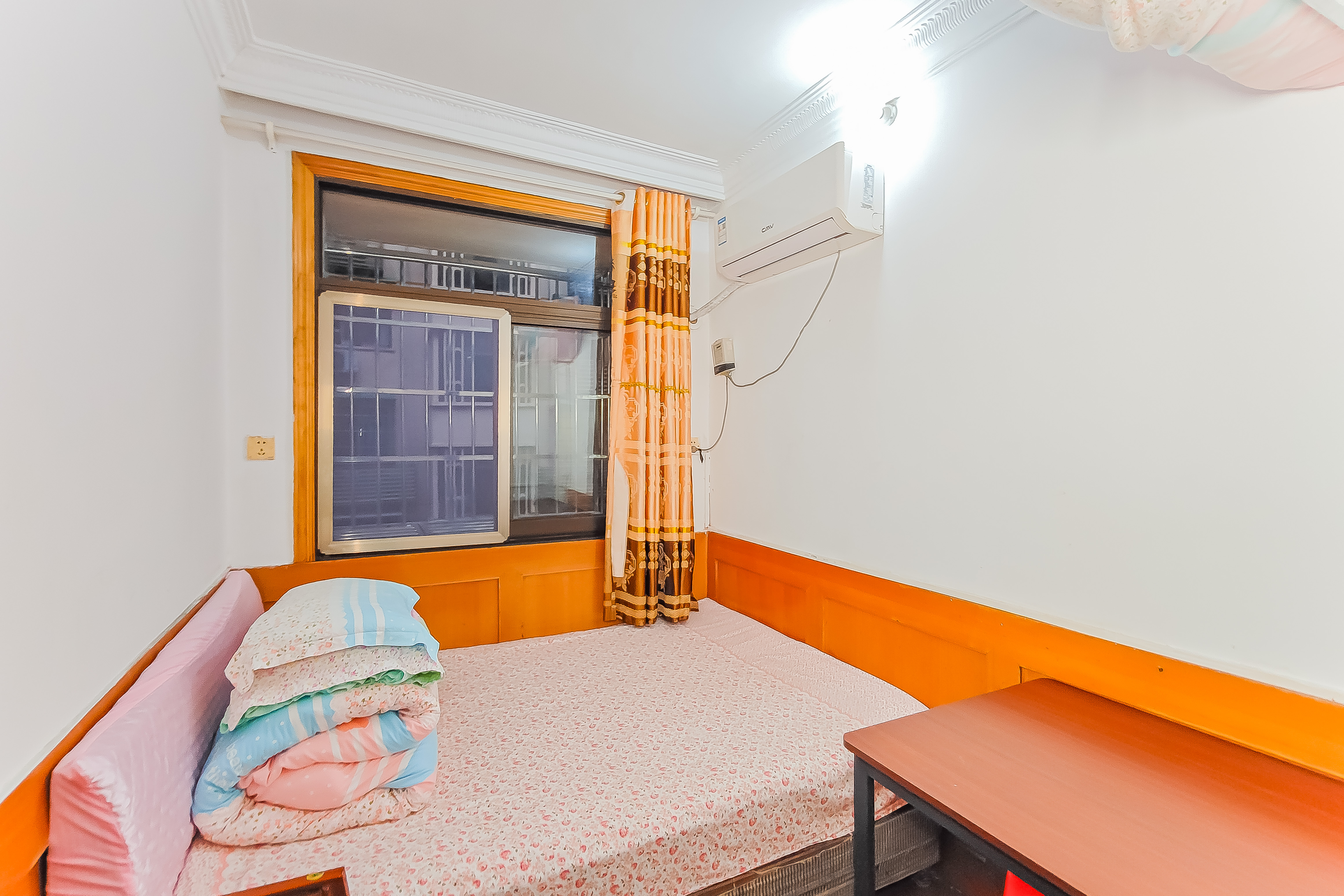 红旗区四片 3室1厅1卫 43.8万 红旗区四片 3室1厅1卫 43.8万卧室