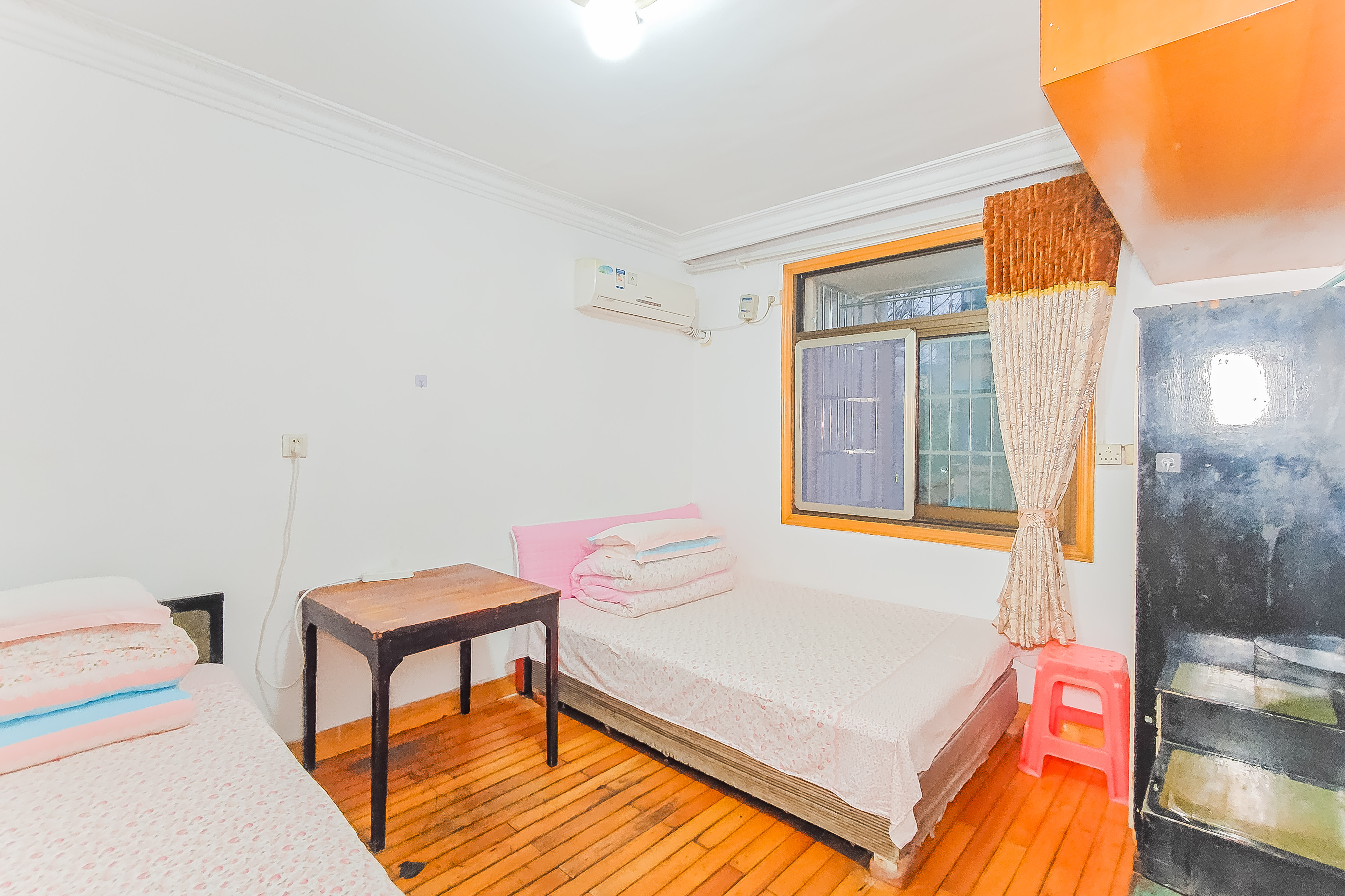 红旗区四片 3室1厅1卫 43.8万 红旗区四片 3室1厅1卫 43.8万卧室