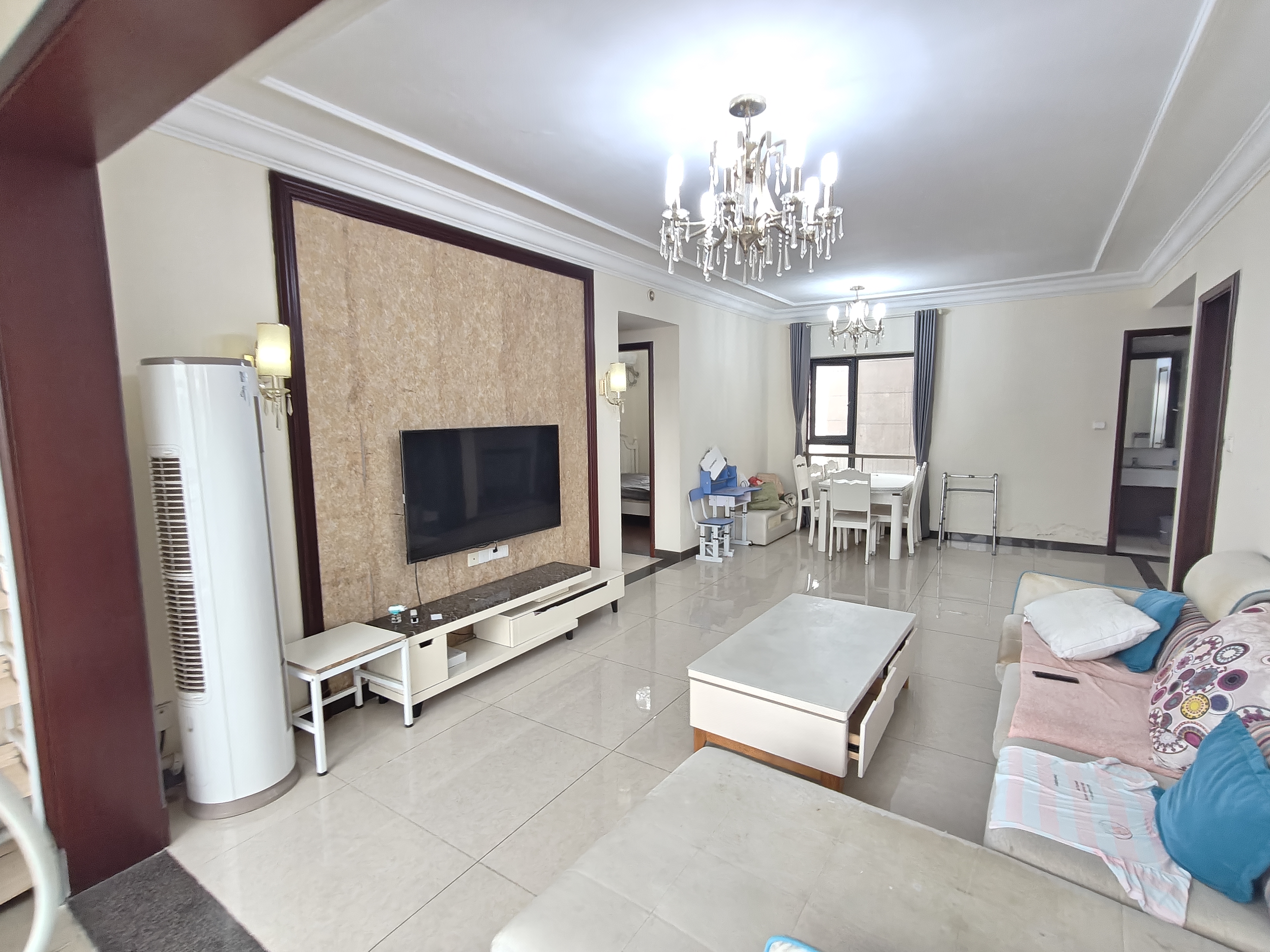 恒大华府 3室2厅2卫 1600.0元/月 恒大华府 3室2厅2卫 1600.0元/月室内图