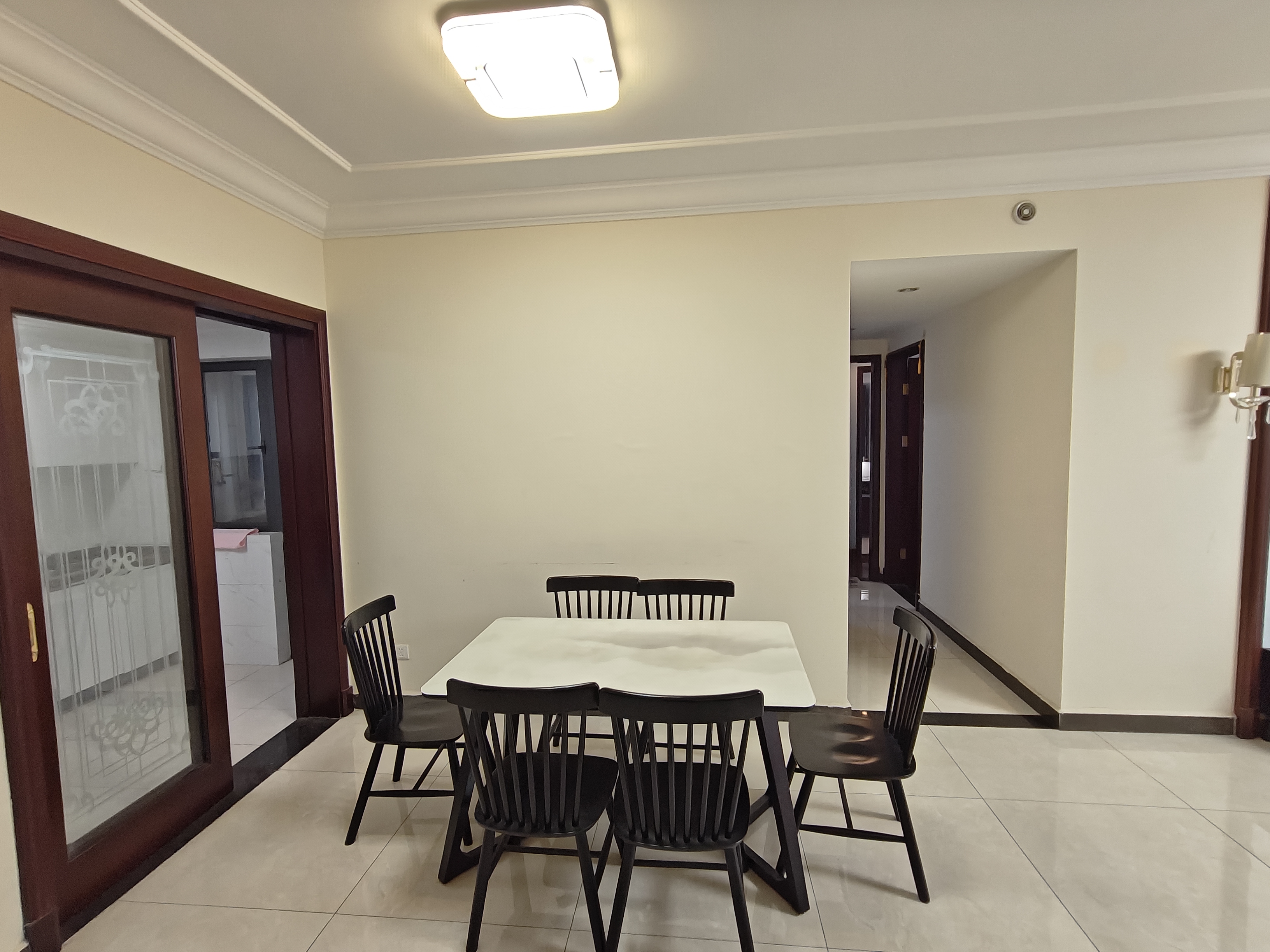 恒大华府 3室2厅2卫 1700.0元/月 恒大华府 3室2厅2卫 1700.0元/月室内图