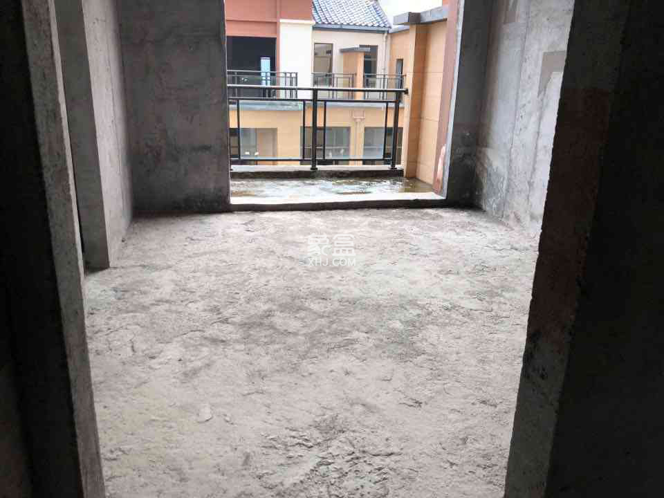 中天鹭鸶湾一期 5室2厅2卫 280.00万 中天鹭鸶湾一期 5室2厅2卫 280.00万客厅