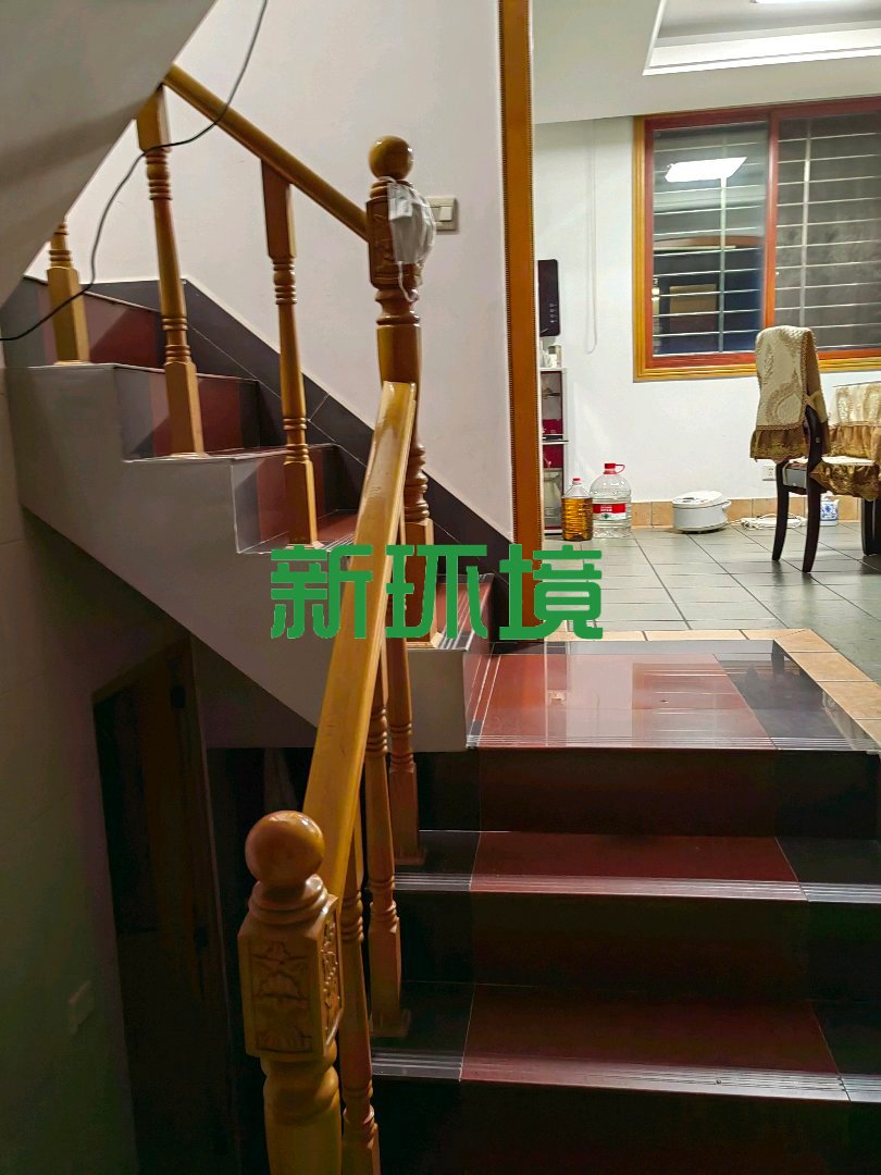 广茂园一期  5室2厅3卫   89.00万客厅