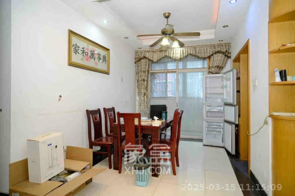 山水人家三期  3室2厅2卫   1800.00元/月室内图