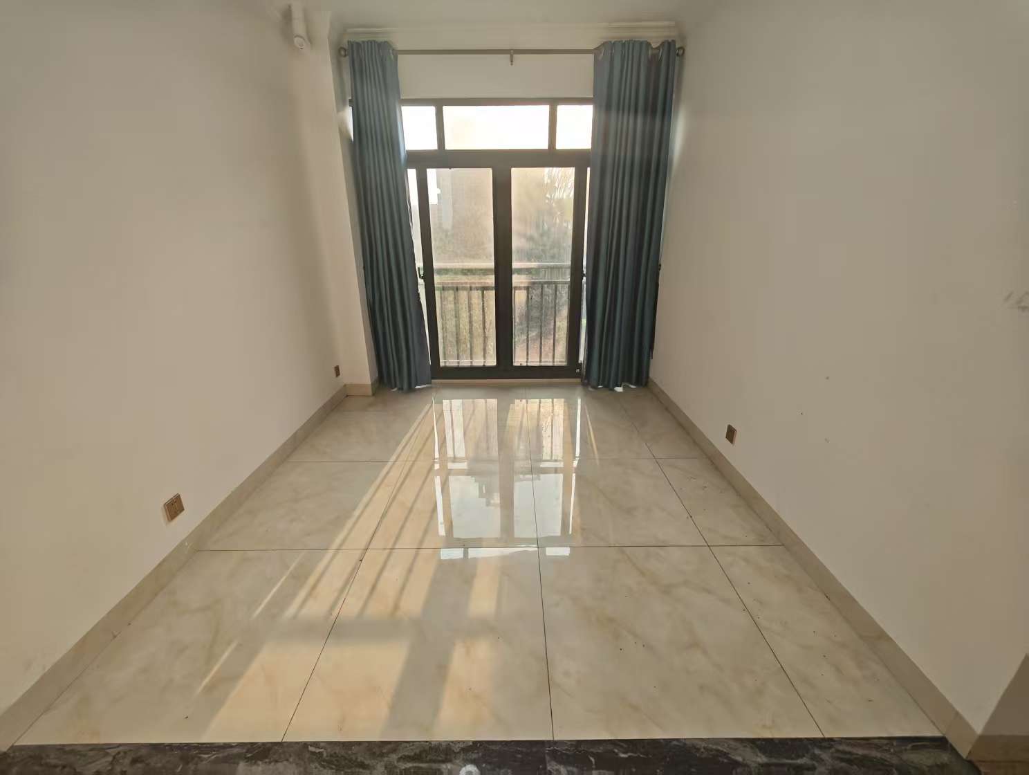 环强御景湾 3室2厅2卫 3500.0元/月 环强御景湾 3室2厅2卫 3500.0元/月室内图