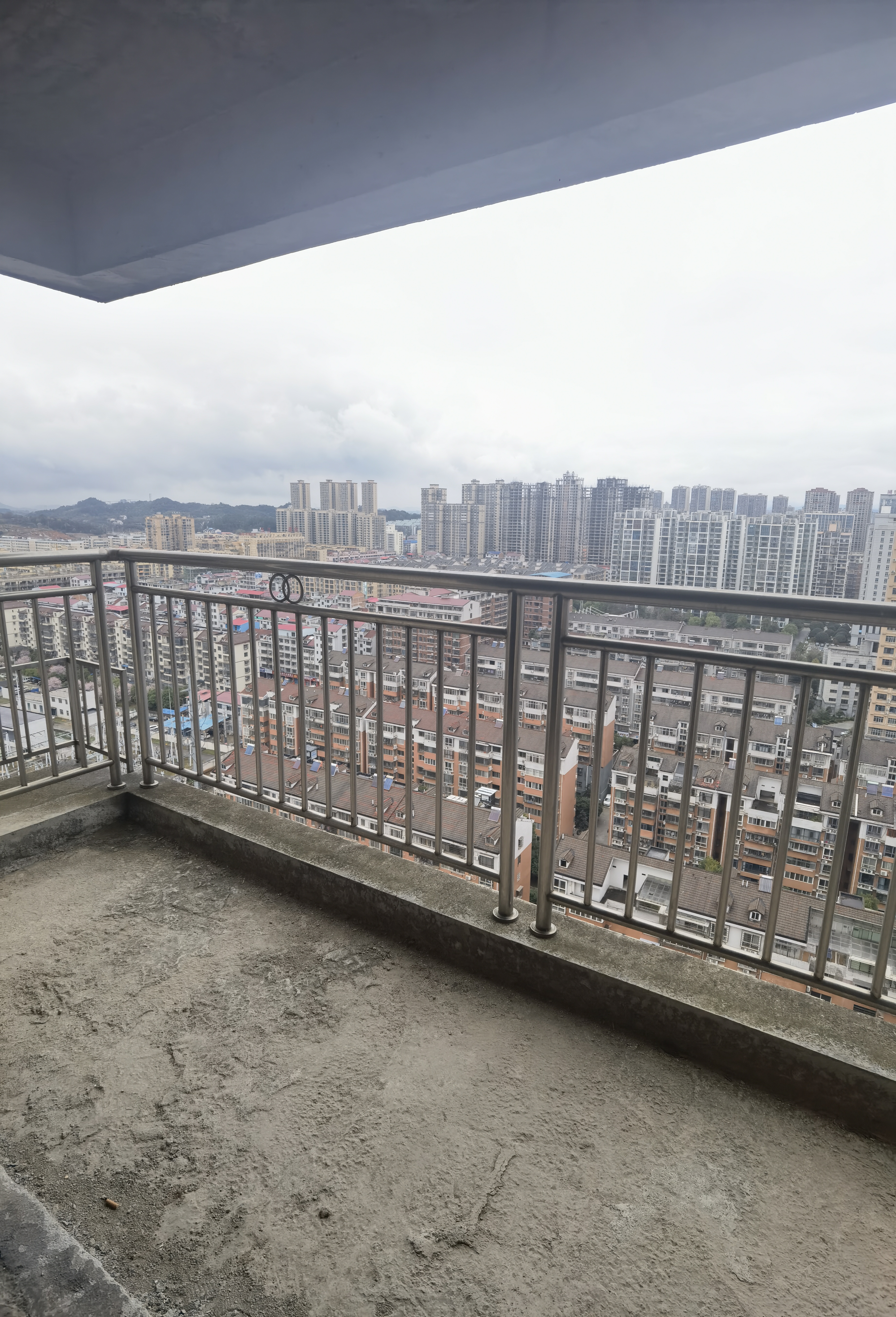 鸿都苑 3室2厅2卫 65.8万 鸿都苑 3室2厅2卫 65.8万客厅