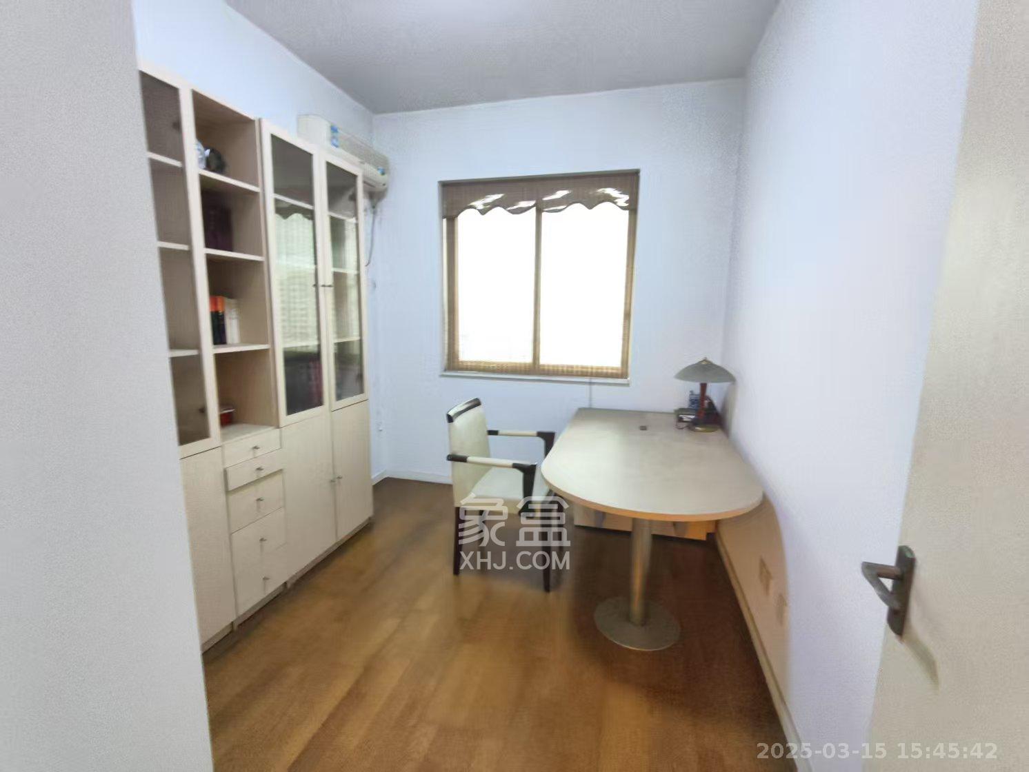 阳光100一期、四五期 4室2厅1卫 3200.0元/月 阳光100一期、四五期 4室2厅1卫 3200.0元/月室内图