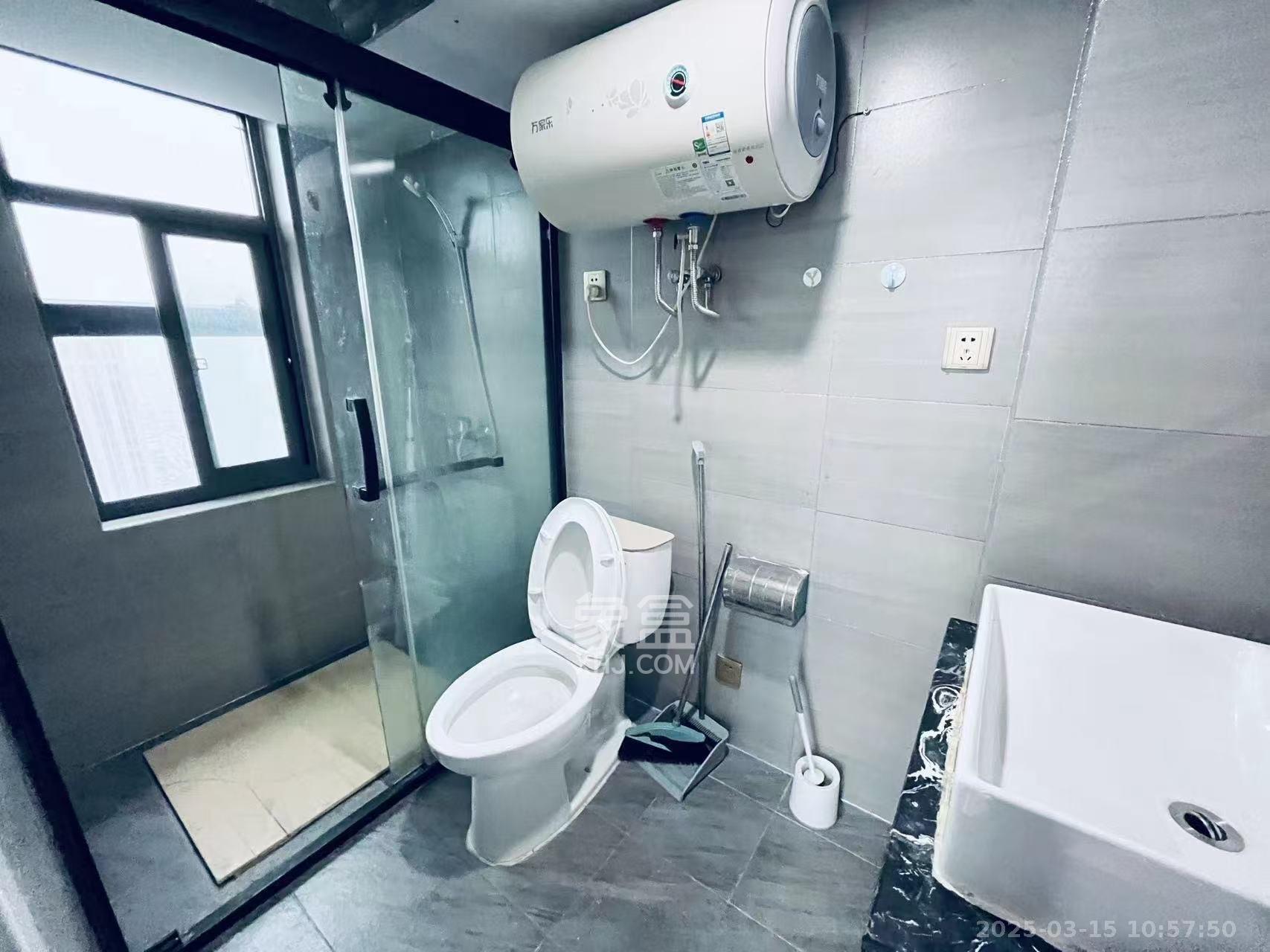 东盈商业广场(华泉城市广场) 1室1厅1卫 2800.0元/月 东盈商业广场(华泉城市广场) 1室1厅1卫 2800.0元/月室内图