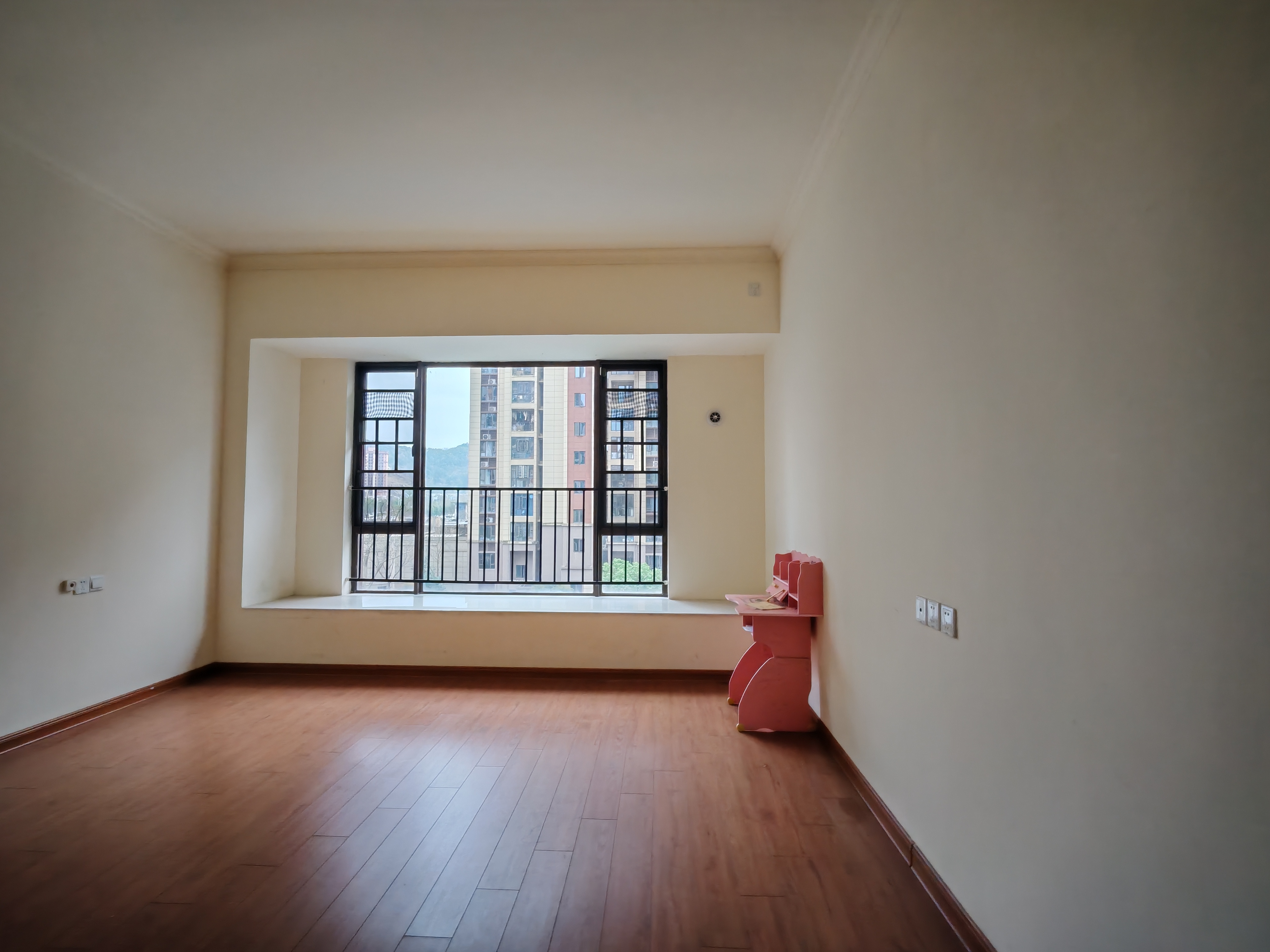 碧桂园豪园  5室2厅2卫    158.0万 碧桂园豪园  5室2厅2卫    158.0万客厅