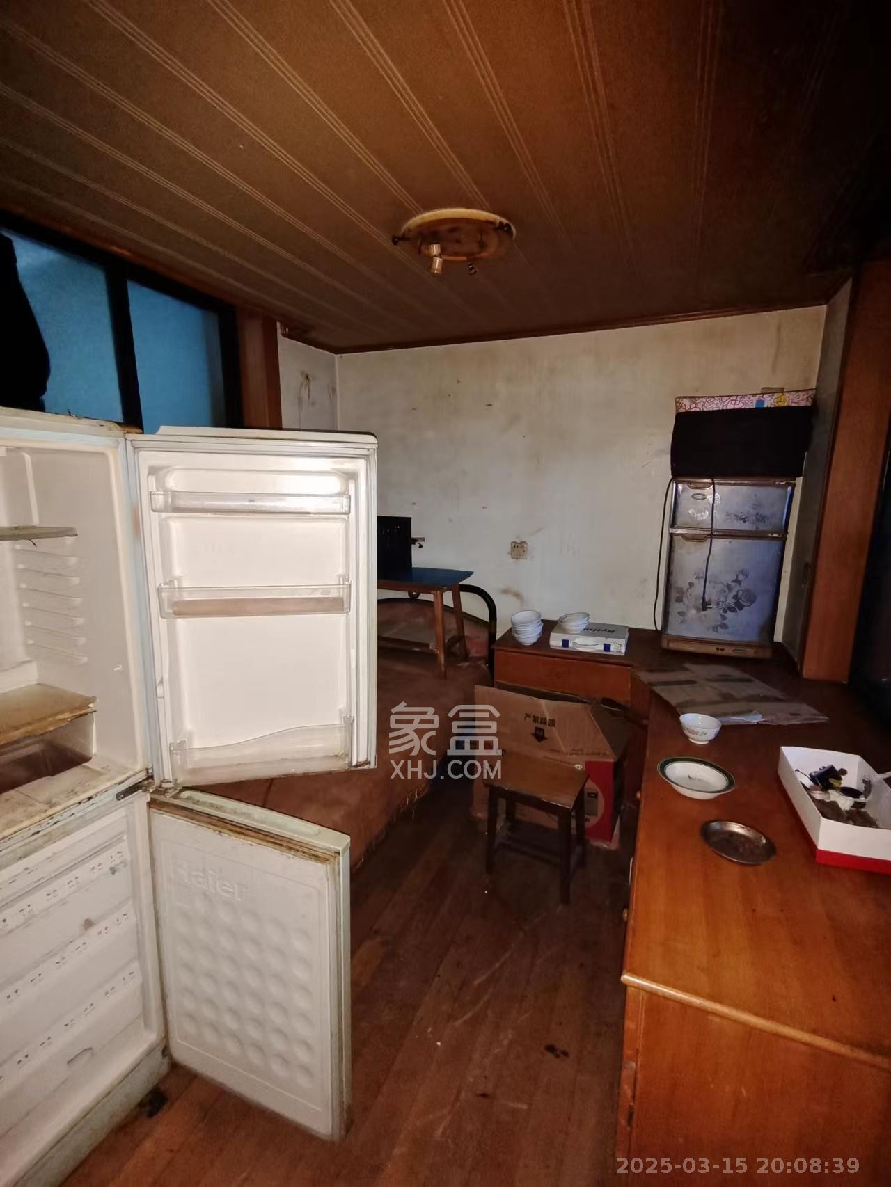 中国水电八局宿舍  3室2厅1卫    1400.0元/月 中国水电八局宿舍  3室2厅1卫    1400.0元/月室内图