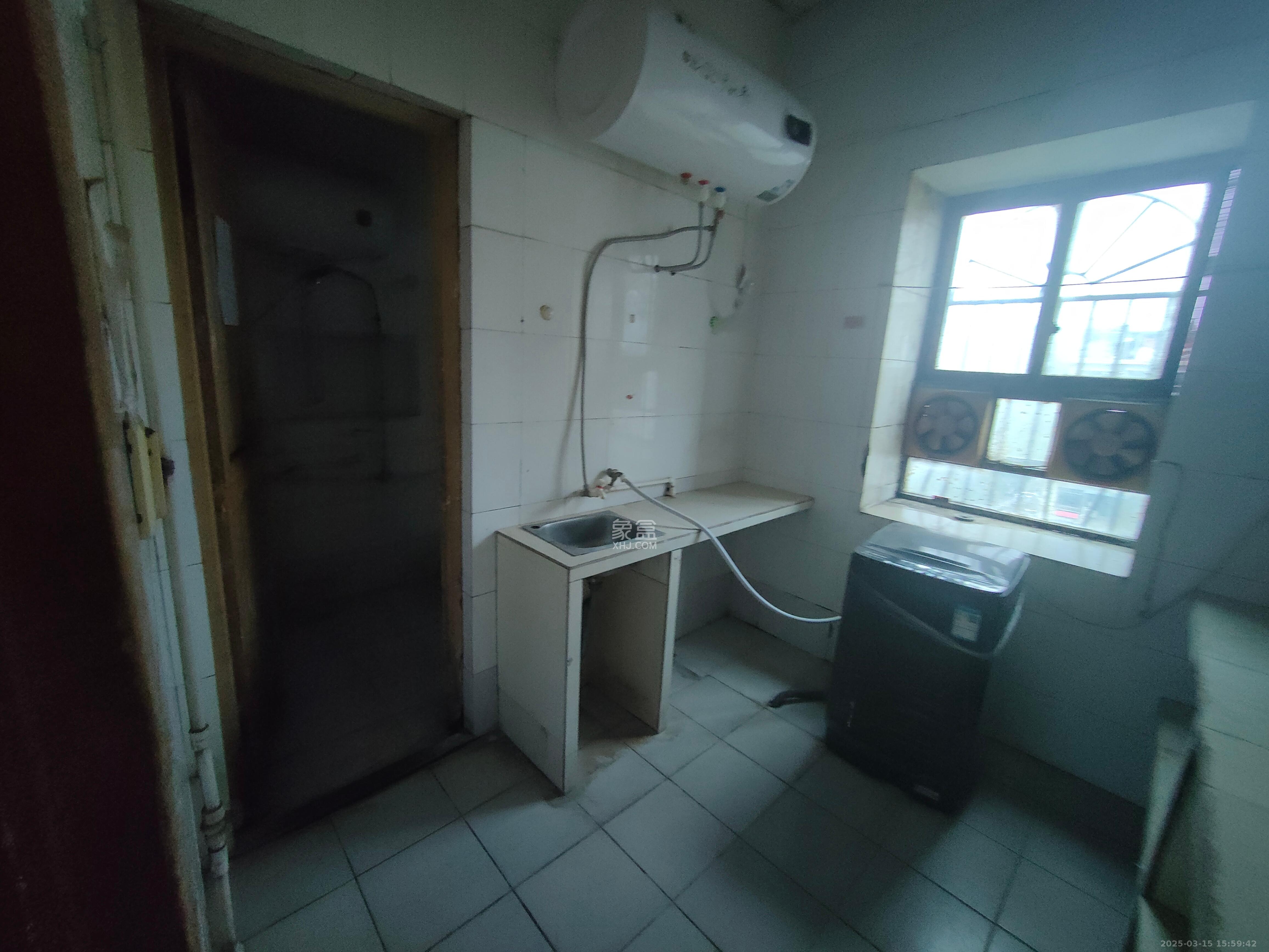 新合四村 4室3厅2卫 1500.0元/月 新合四村 4室3厅2卫 1500.0元/月室内图