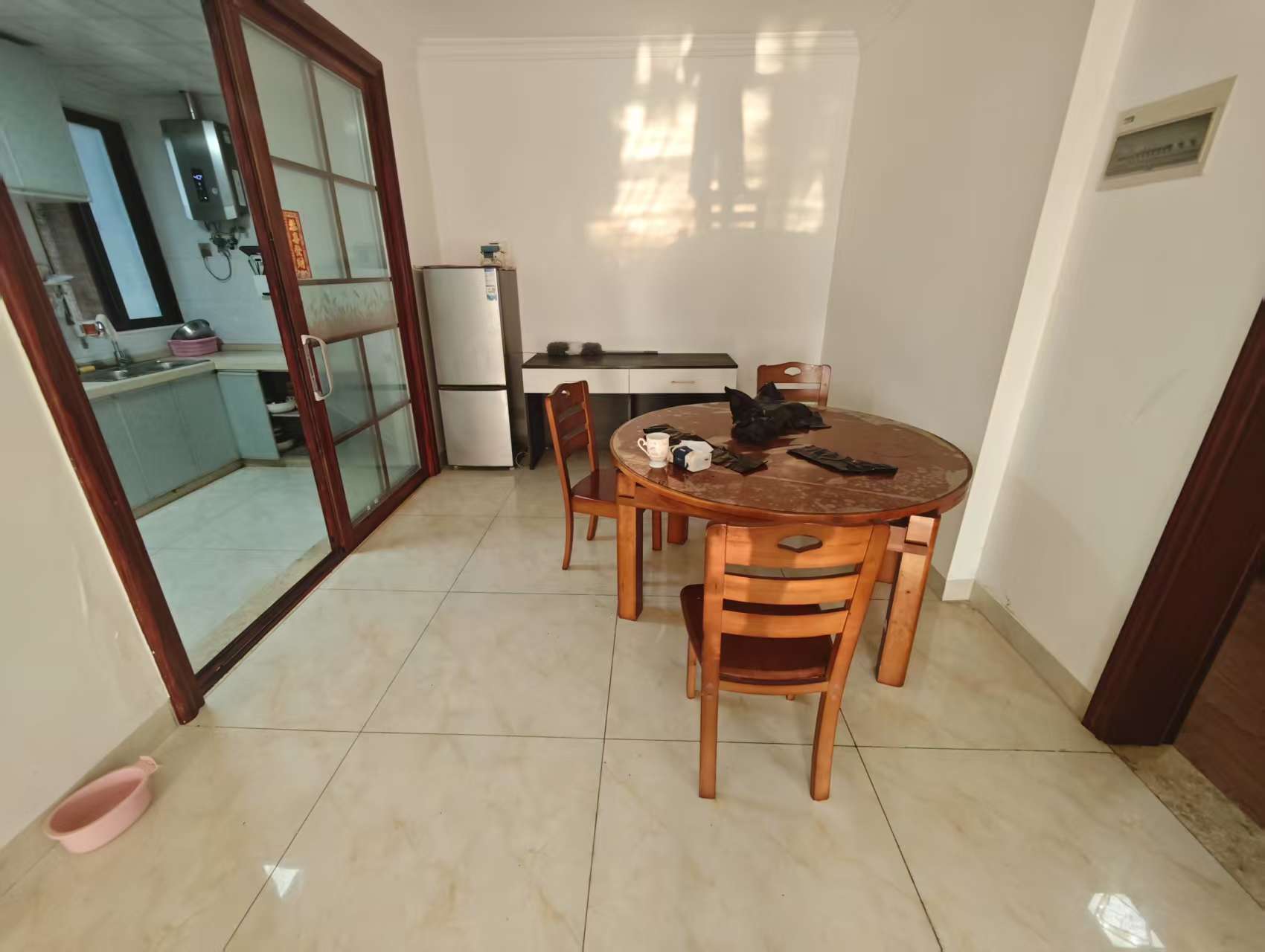 环强御景湾 3室2厅2卫 3500.0元/月 环强御景湾 3室2厅2卫 3500.0元/月室内图