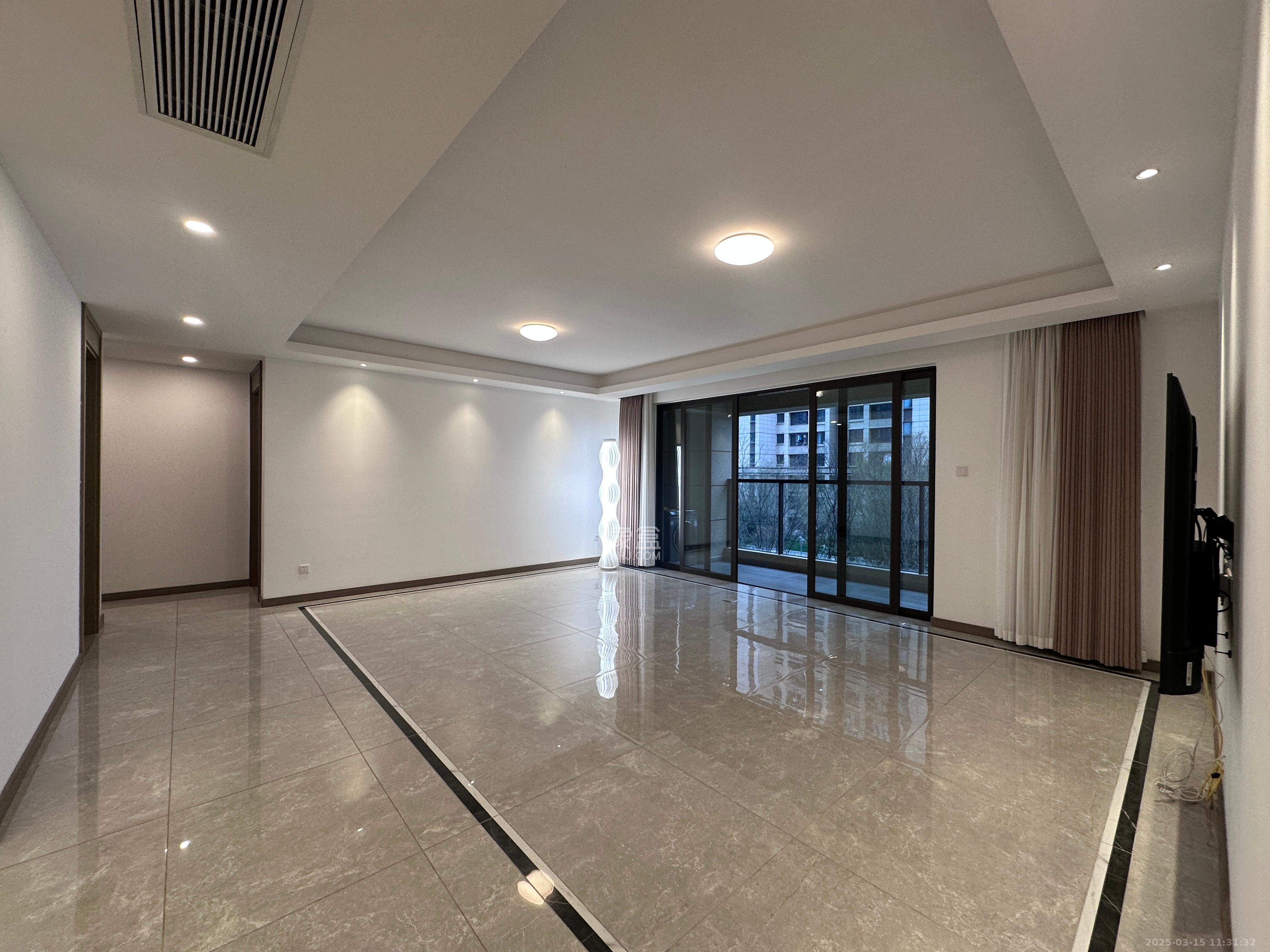 龙湖铂金中心(龙湖春江郦城)  1室0厅0卫    5280.0元/月 龙湖铂金中心(龙湖春江郦城)  1室0厅0卫    5280.0元/月室内图1