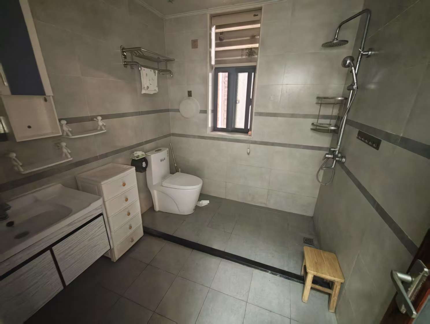 环强御景湾 3室2厅2卫 3500.0元/月 环强御景湾 3室2厅2卫 3500.0元/月室内图