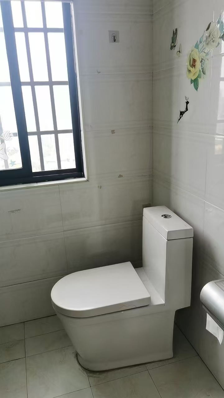 雅士林湘苑一期  3室2厅2卫   2000.00元/月室内图