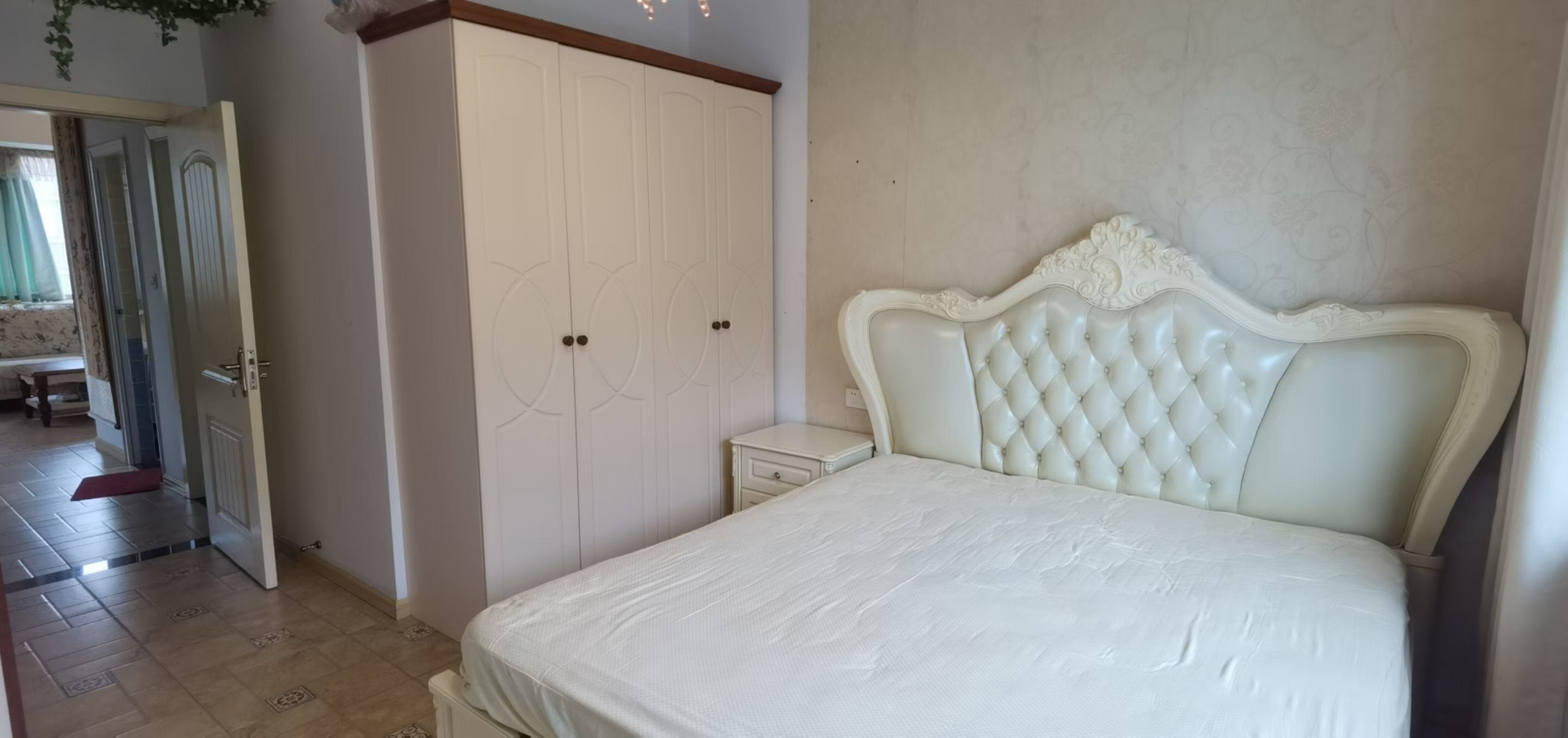 香格里拉 2室2厅1卫 1380.0元/月 香格里拉 2室2厅1卫 1380.0元/月室内图