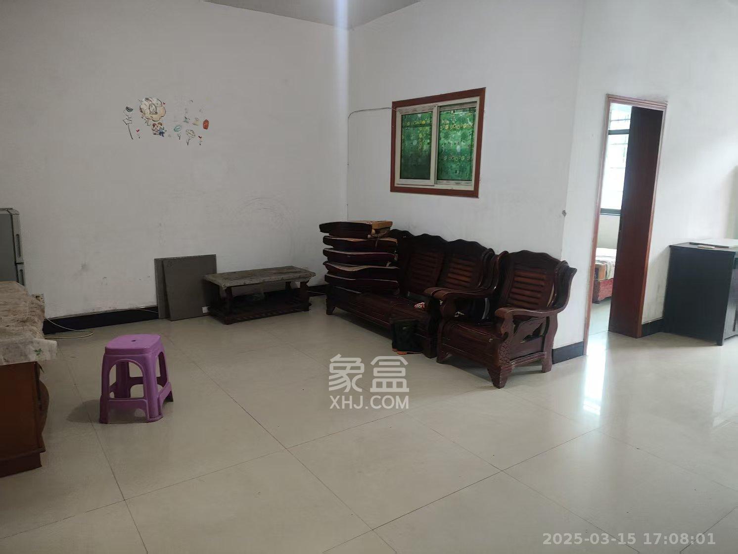 松雅安置小区 3室2厅1卫 1300.0元/月 松雅安置小区 3室2厅1卫 1300.0元/月室内图