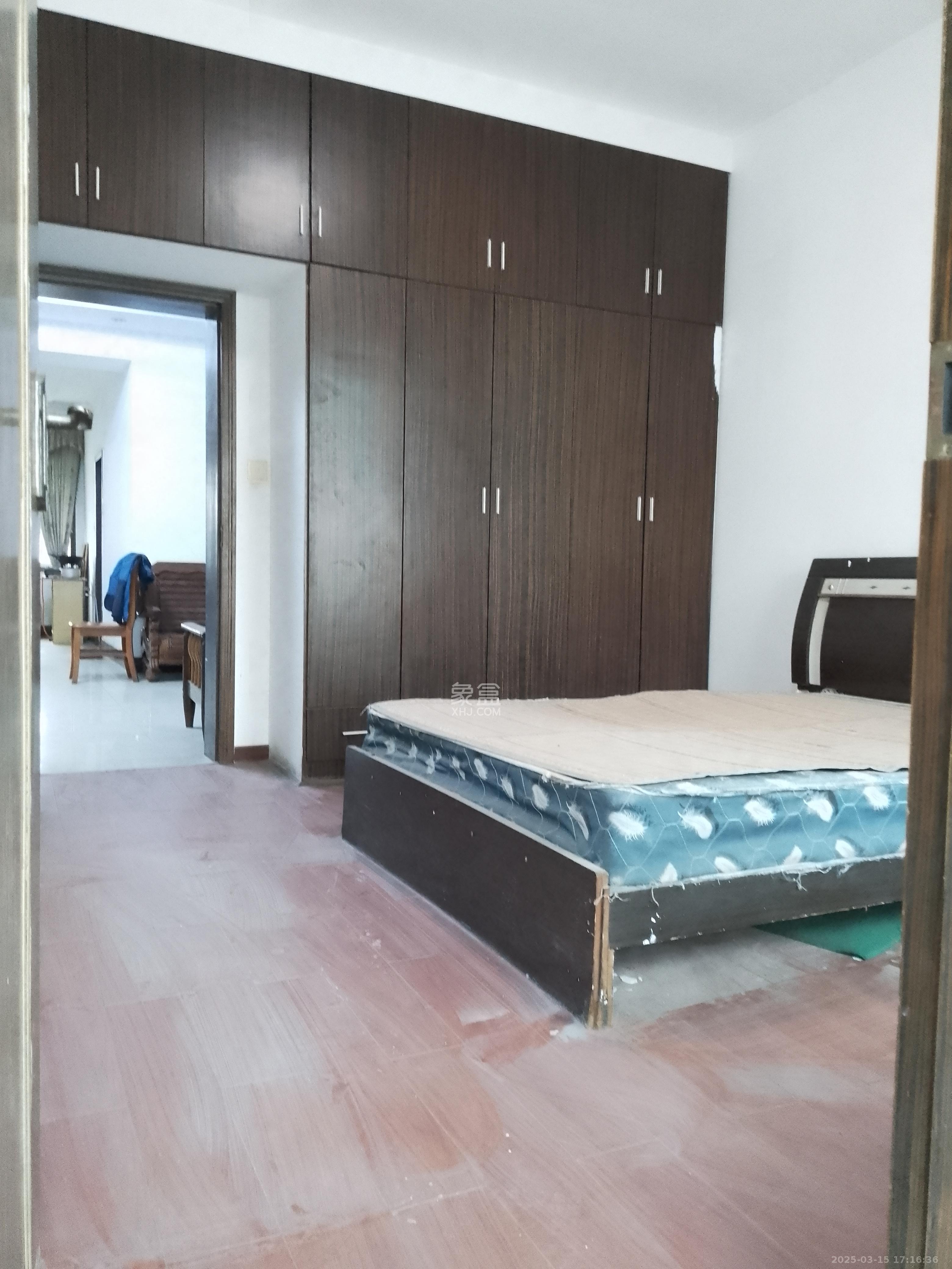 中南汽车世界 3室2厅2卫 1100.0元/月 中南汽车世界 3室2厅2卫 1100.0元/月室内图