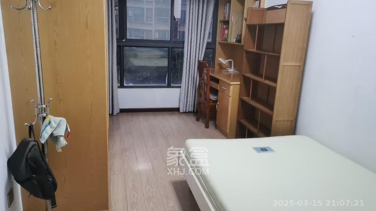 勤诚达新界  4室2厅2卫   2600.00元/月室内图