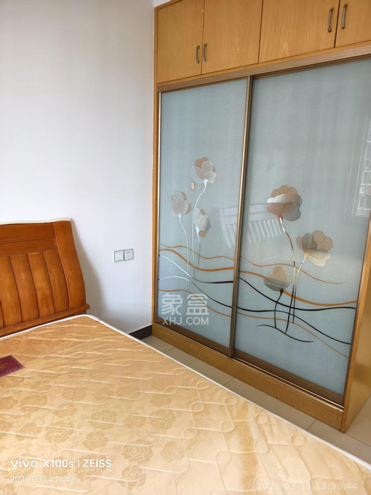 和馨园 4室2厅1卫 2600.0元/月 和馨园 4室2厅1卫 2600.0元/月室内图