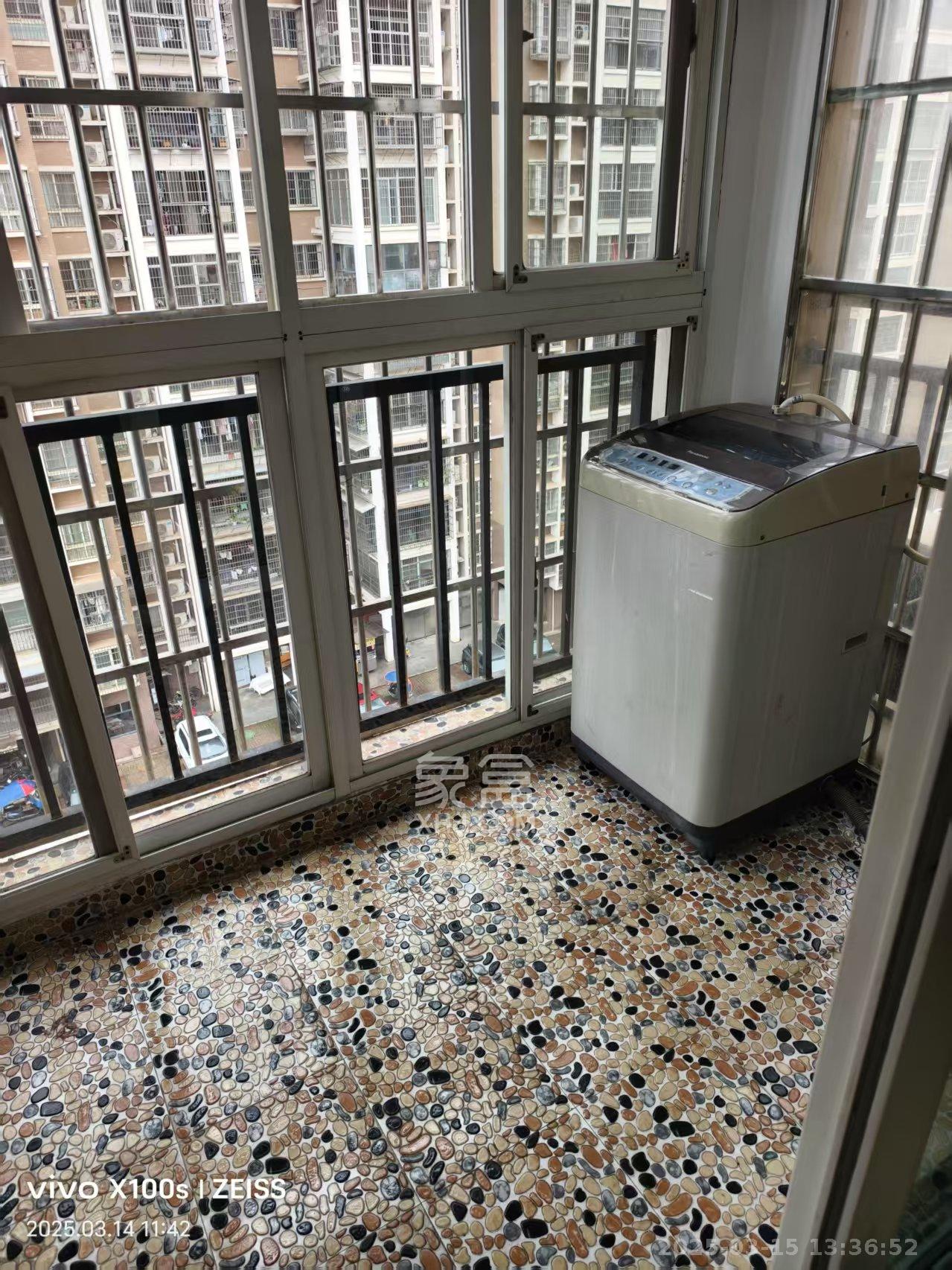 和馨园 4室2厅1卫 2600.0元/月 和馨园 4室2厅1卫 2600.0元/月室内图