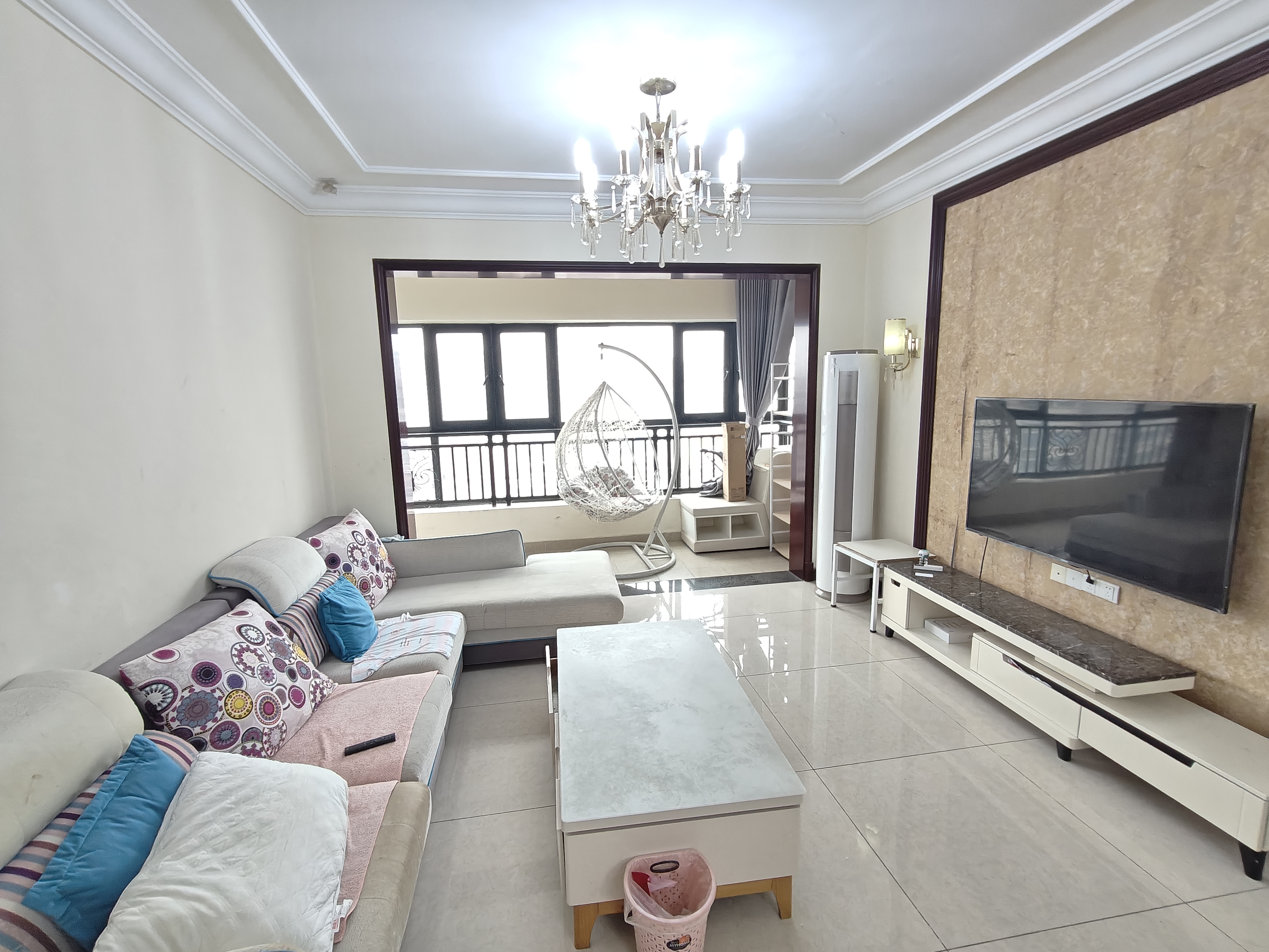 恒大华府 3室2厅2卫 1600.0元/月 恒大华府 3室2厅2卫 1600.0元/月室内图