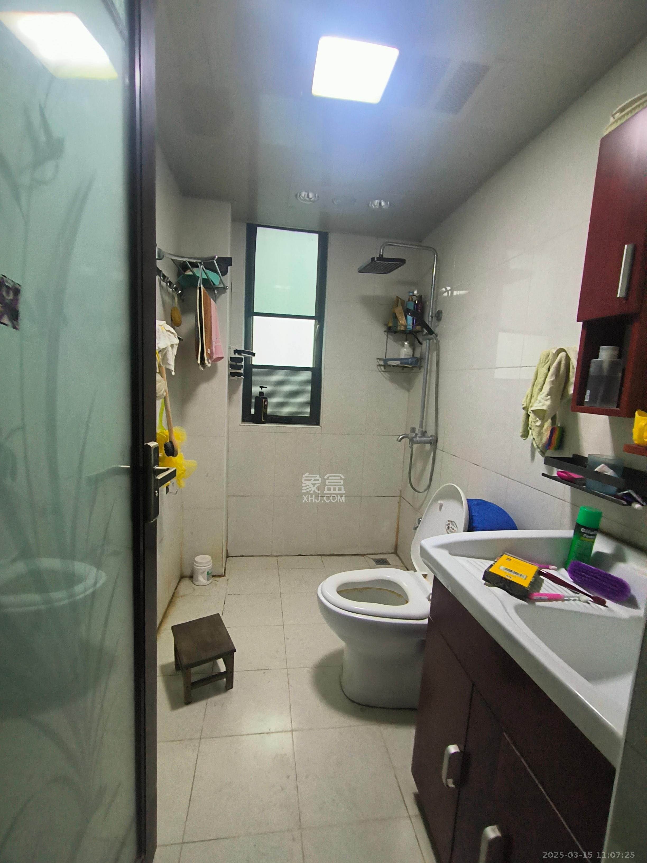 新城新世界一二三期 2室2厅1卫 2500.0元/月 新城新世界一二三期 2室2厅1卫 2500.0元/月室内图