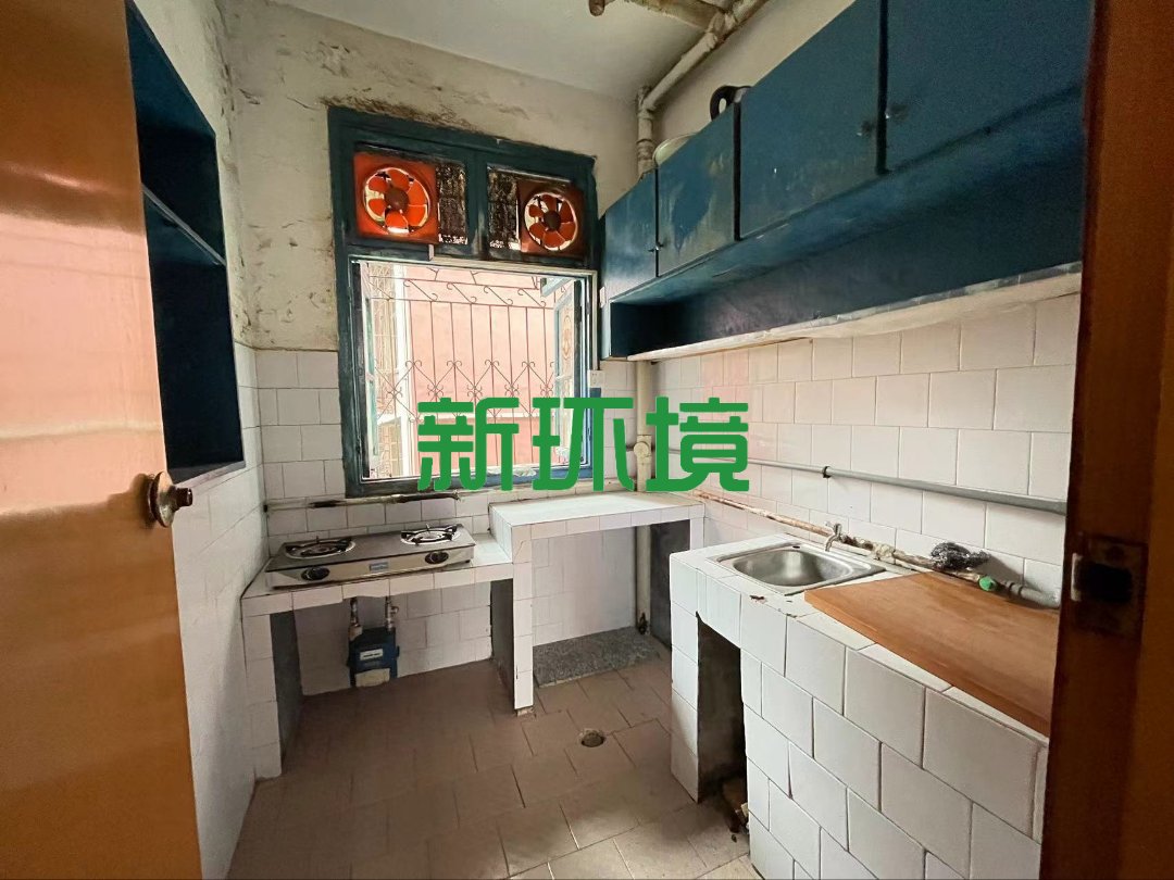 中房公司  2室2厅1卫   32.00万客厅