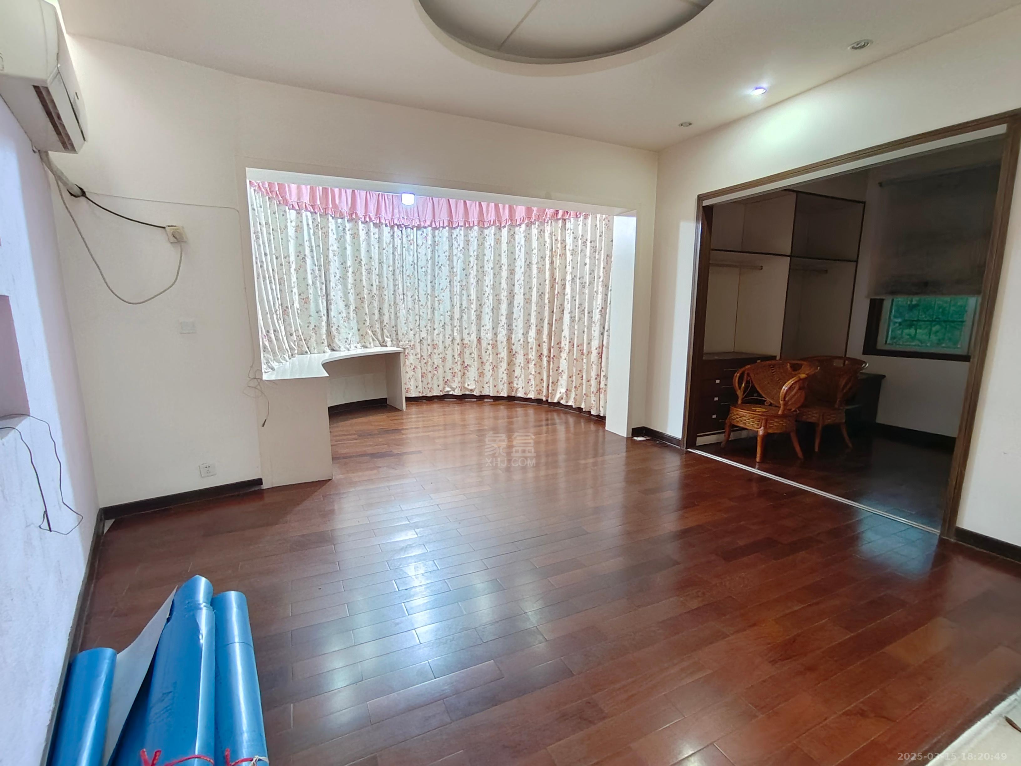 珠江花园  5室2厅3卫   6500.00元/月室内图