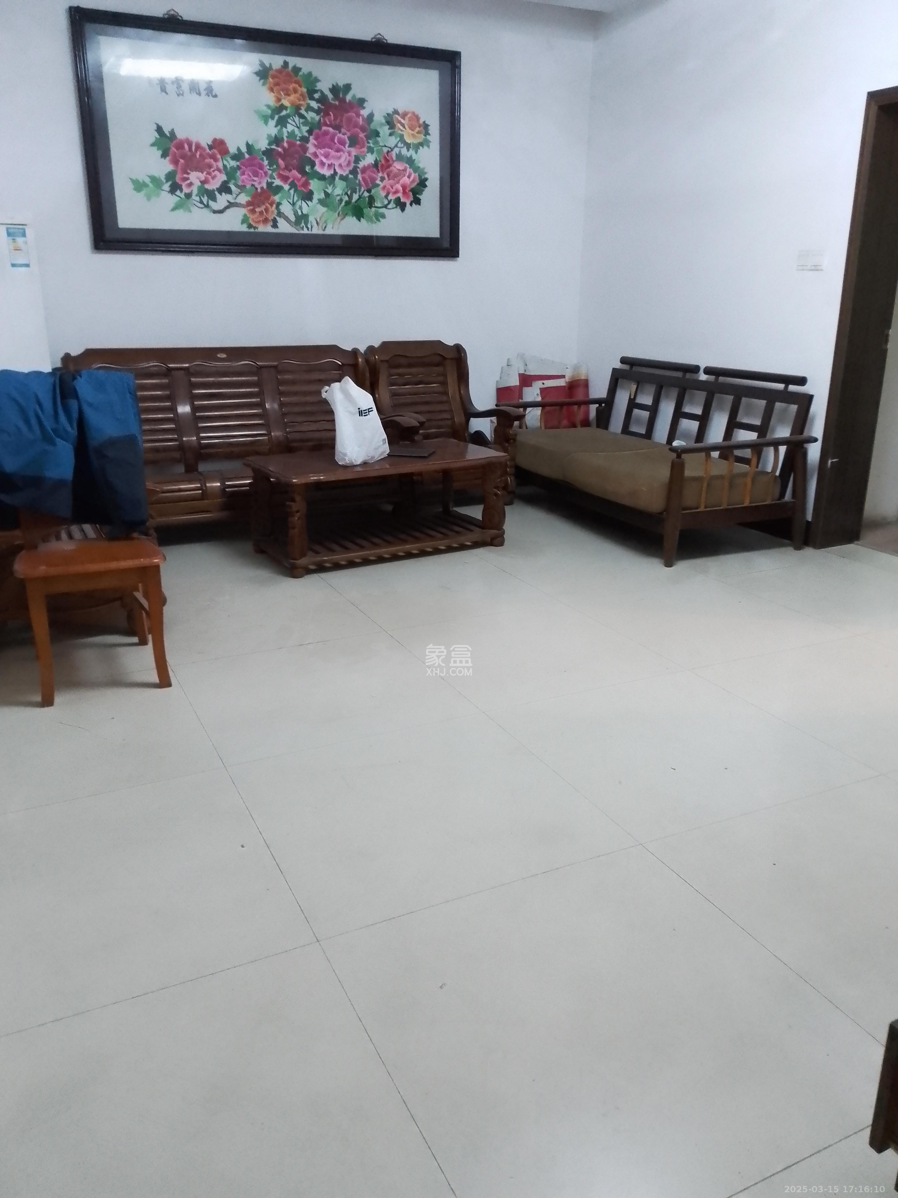 中南汽车世界 3室2厅2卫 1100.0元/月 中南汽车世界 3室2厅2卫 1100.0元/月室内图