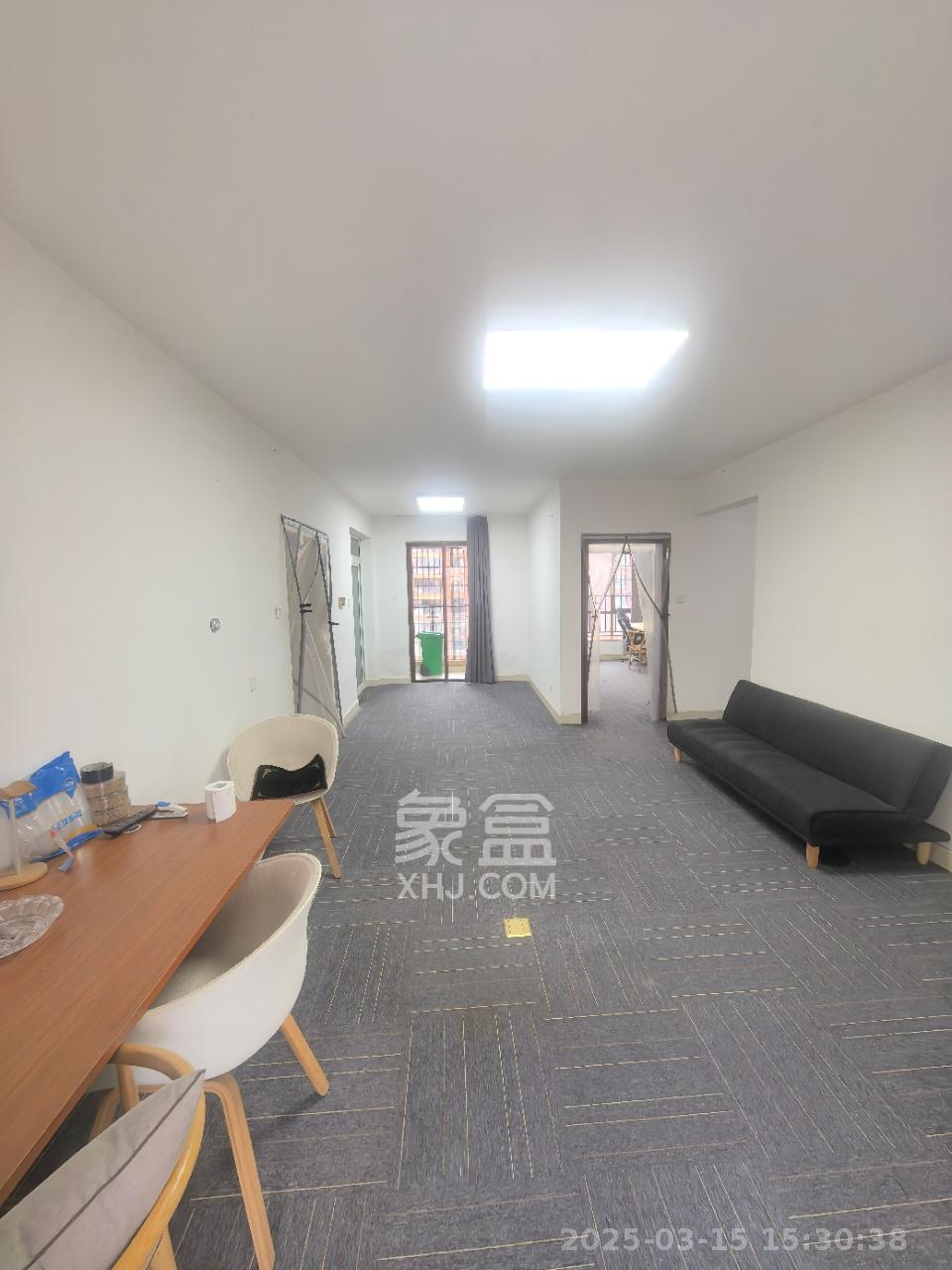 金色溪泉湾  3室2厅2卫   2500.00元/月