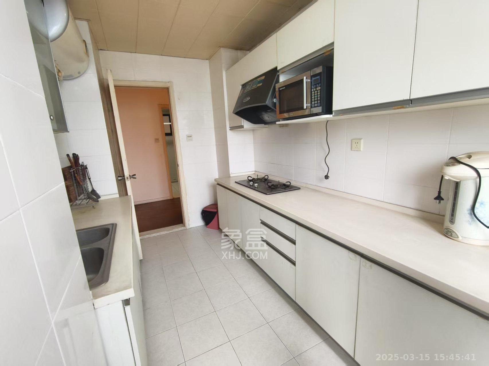 阳光100一期、四五期 4室2厅1卫 3200.0元/月 阳光100一期、四五期 4室2厅1卫 3200.0元/月室内图