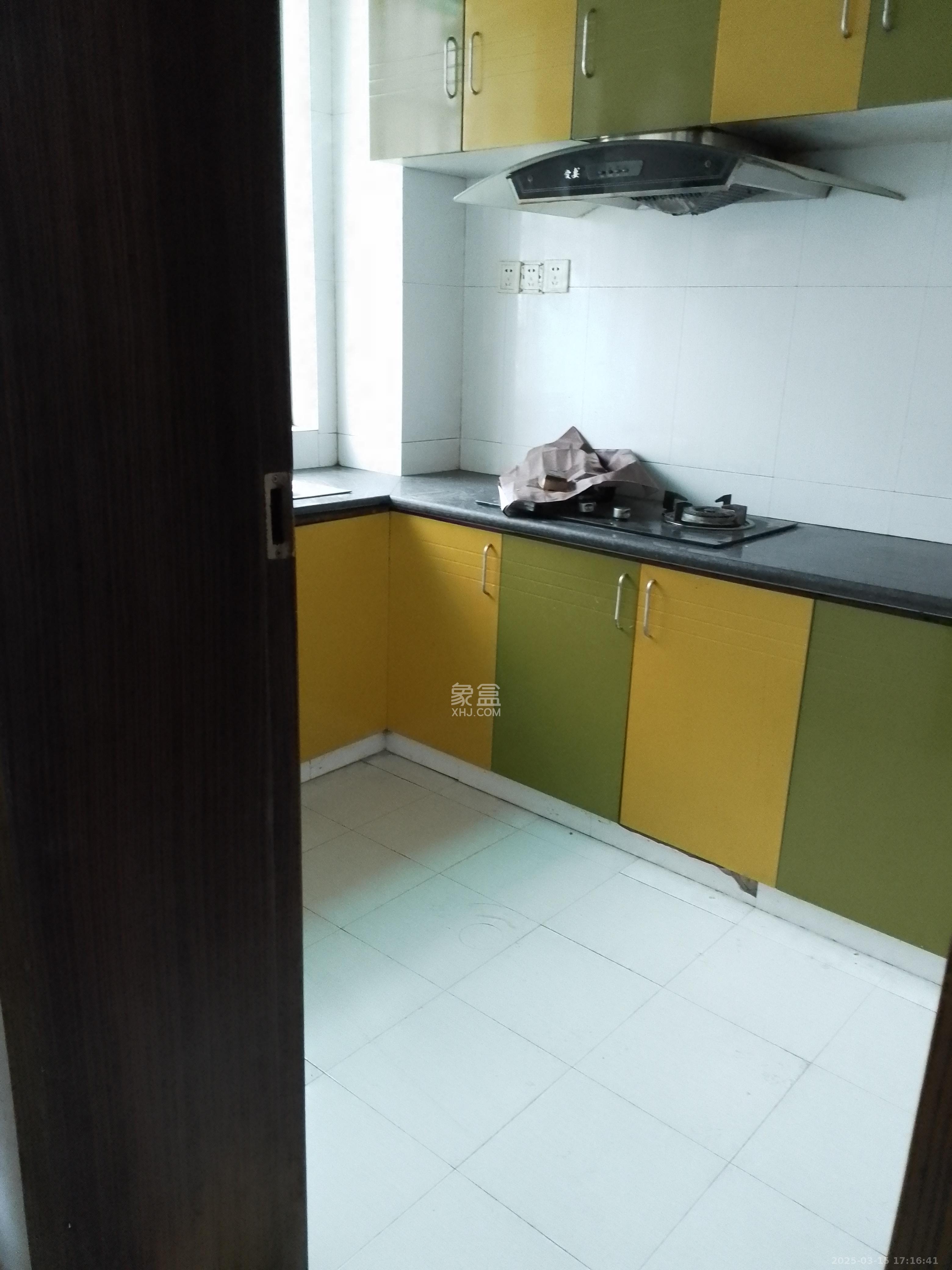 中南汽车世界 3室2厅2卫 1100.0元/月 中南汽车世界 3室2厅2卫 1100.0元/月室内图