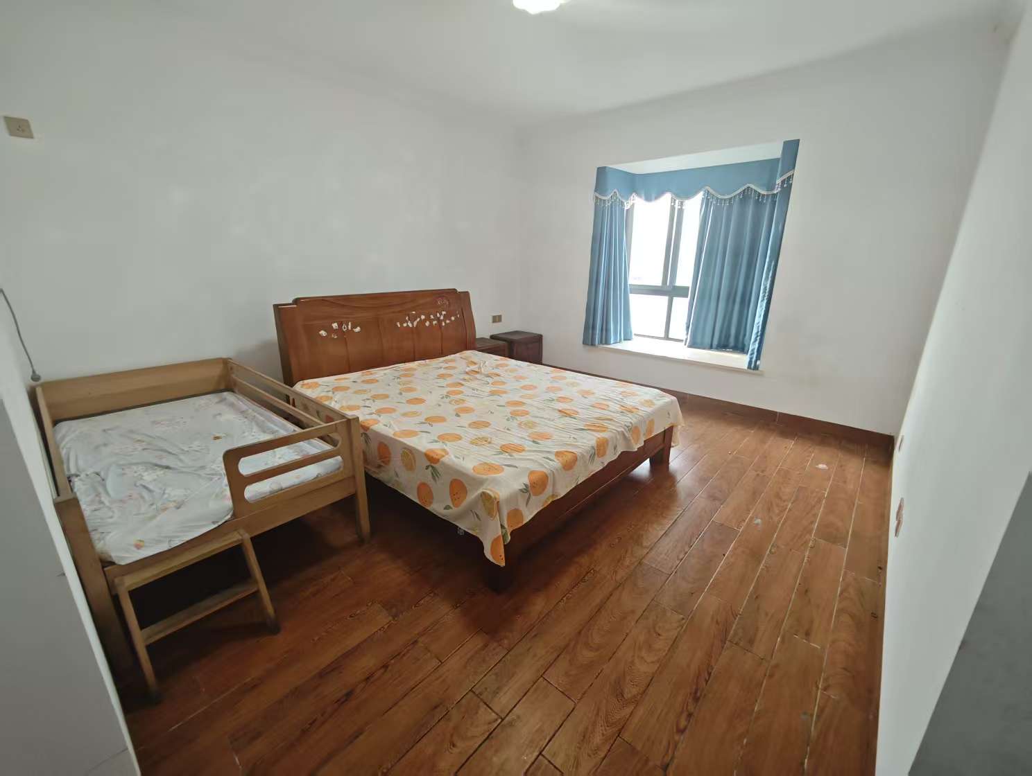 环强御景湾 3室2厅2卫 3500.0元/月 环强御景湾 3室2厅2卫 3500.0元/月室内图