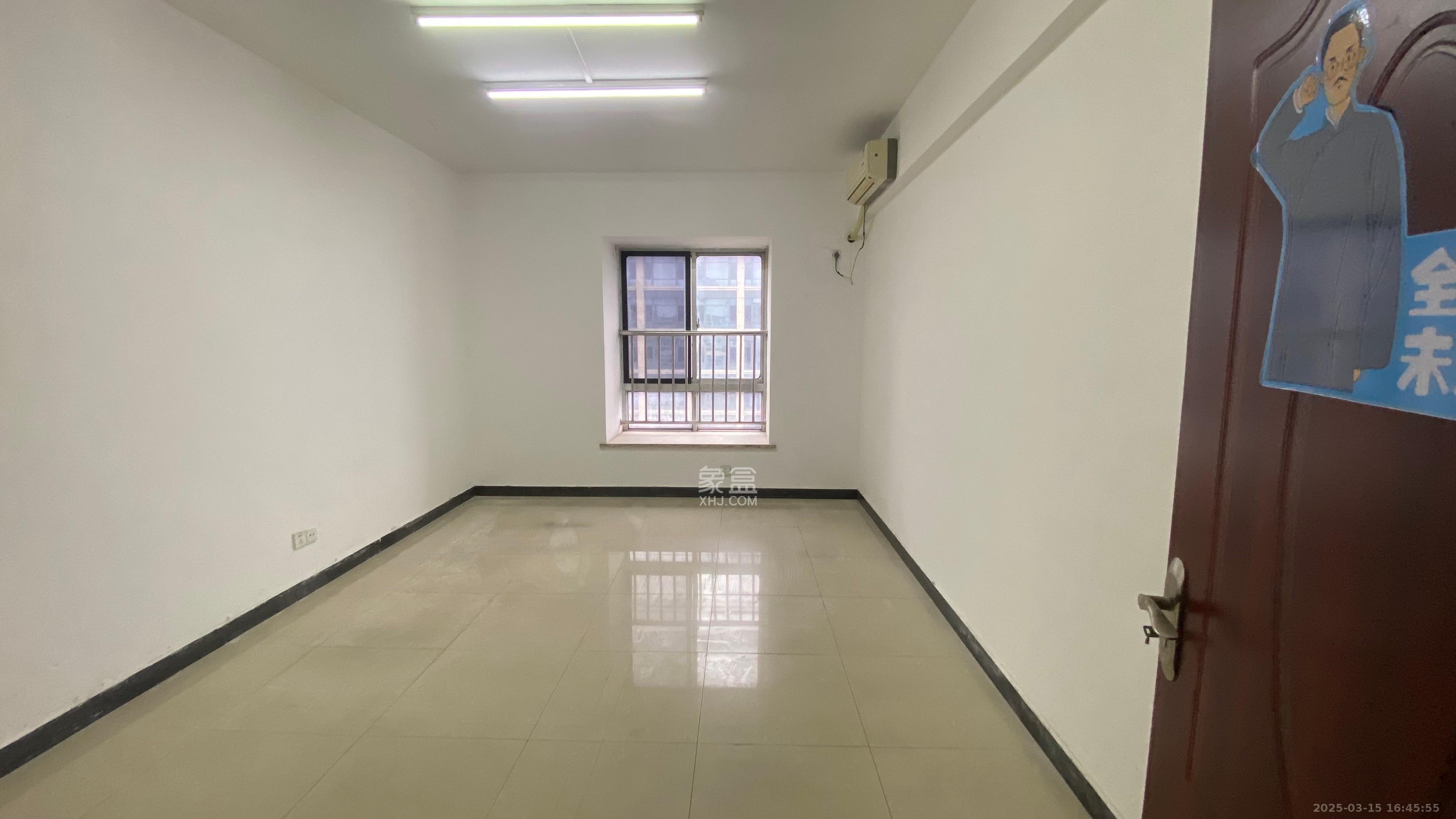 至雅大厦 4室2厅2卫 4500.0元/月 至雅大厦 4室2厅2卫 4500.0元/月室内图