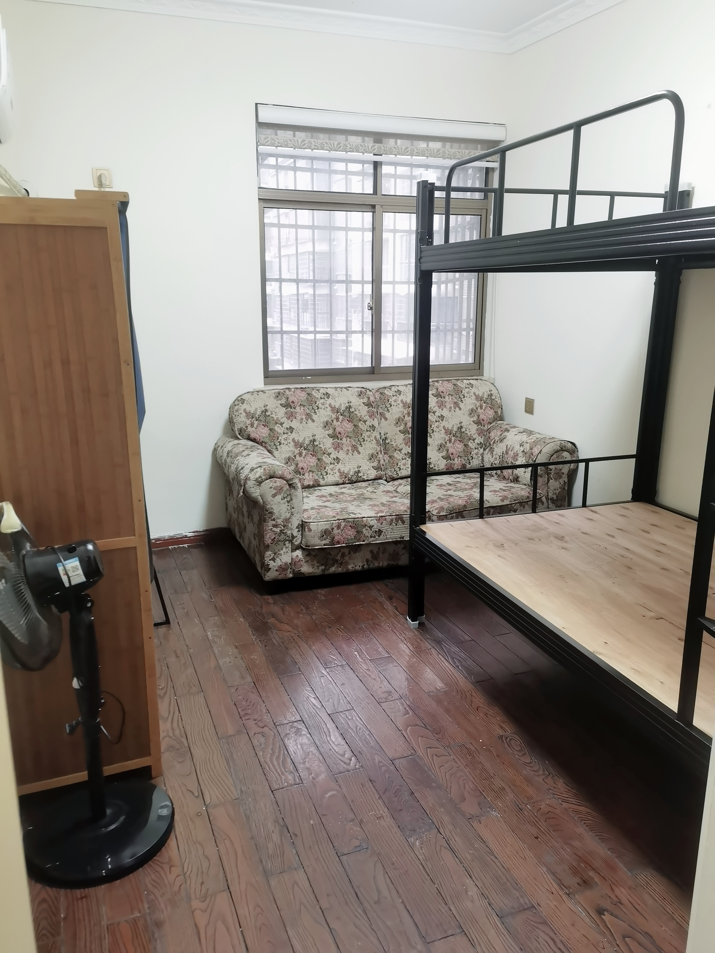 益秀园 4室2厅2卫 1800.0元/月 益秀园 4室2厅2卫 1800.0元/月室内图