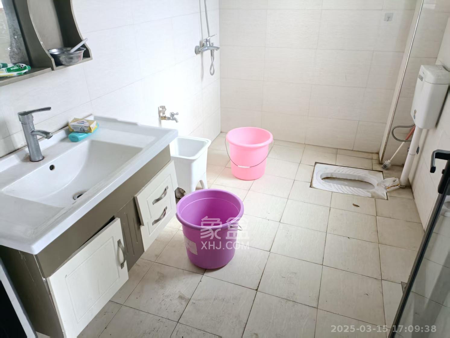 银港水晶城 4室2厅3卫 3500.0元/月 银港水晶城 4室2厅3卫 3500.0元/月室内图