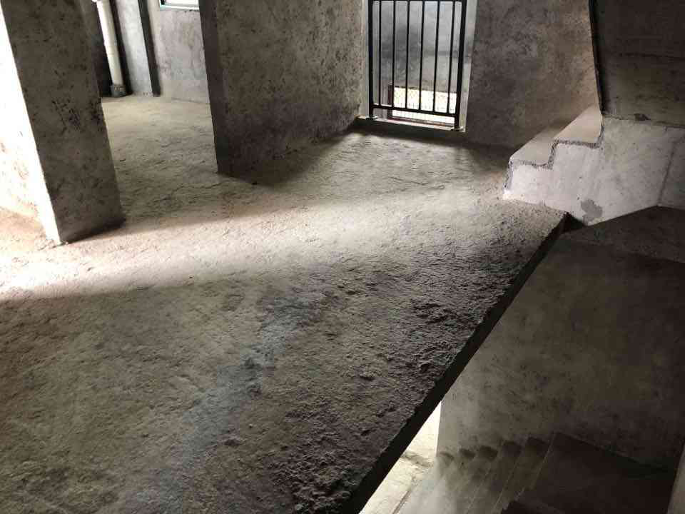 中天鹭鸶湾一期  5室2厅2卫   280.00万客厅