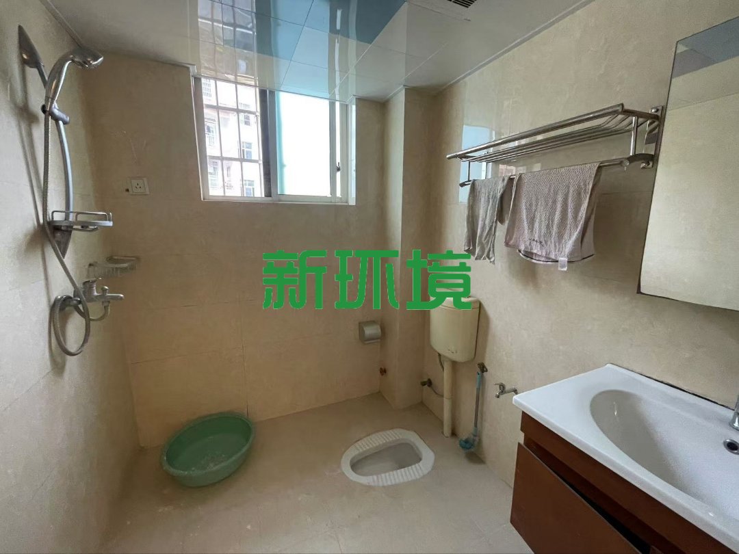 华宇新村  3室2厅1卫   58.00万客厅