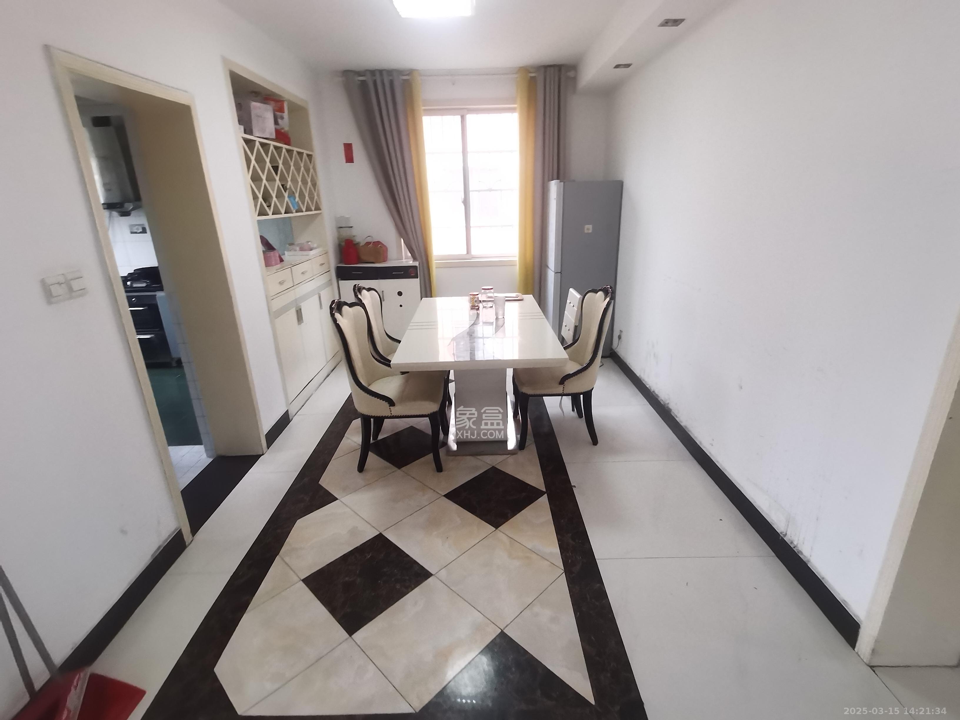 新星小区  3室2厅2卫    1800.0元/月 新星小区  3室2厅2卫    1800.0元/月室内图