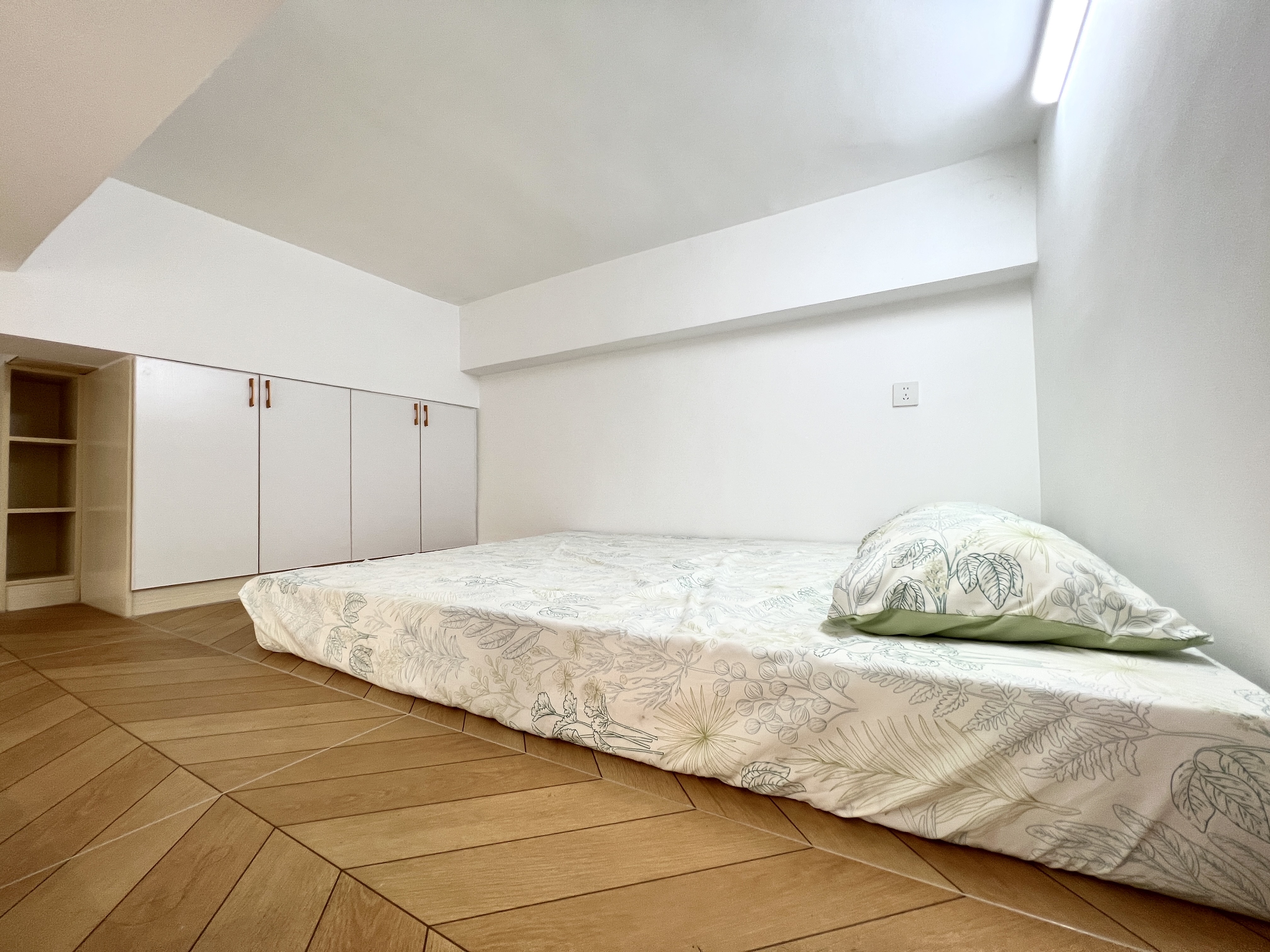 北岸青年公寓 1室1厅1卫 42.0万 北岸青年公寓 1室1厅1卫 42.0万客厅