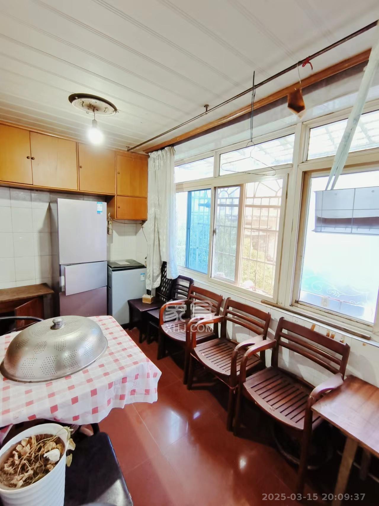 中国水电八局宿舍  3室2厅1卫    1400.0元/月 中国水电八局宿舍  3室2厅1卫    1400.0元/月小区图