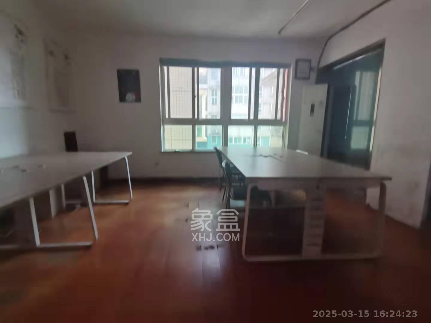 兴威名城  4室2厅1卫   4000.00元/月室内图
