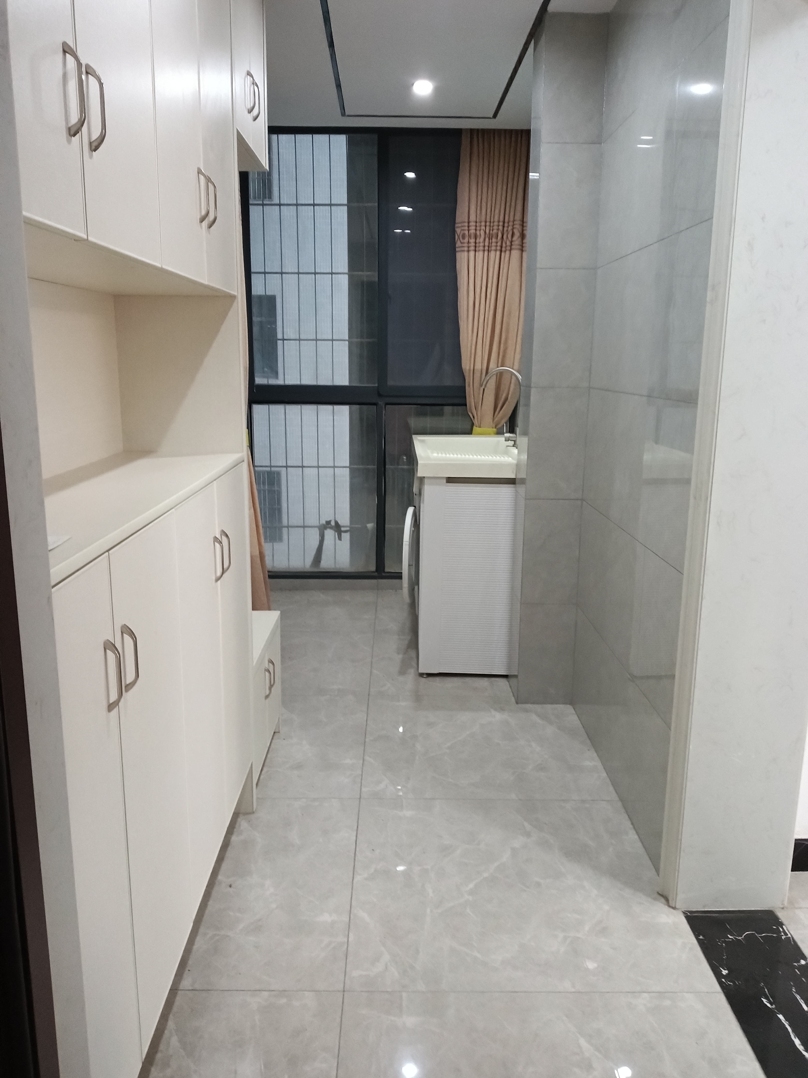 银湖星城  3室2厅2卫   1800.00元/月室内图