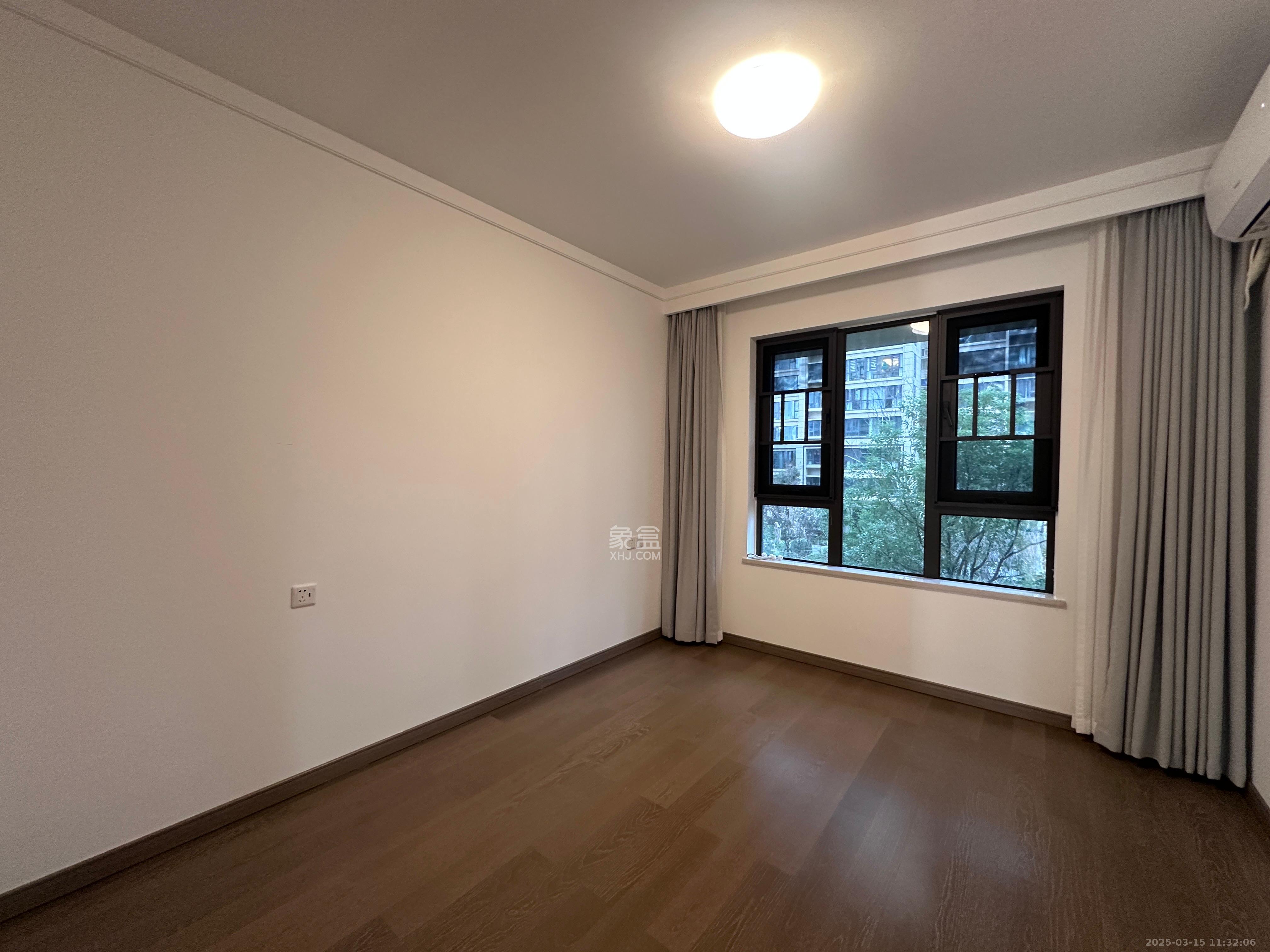 龙湖铂金中心(龙湖春江郦城)  1室0厅0卫    5280.0元/月 龙湖铂金中心(龙湖春江郦城)  1室0厅0卫    5280.0元/月室内图