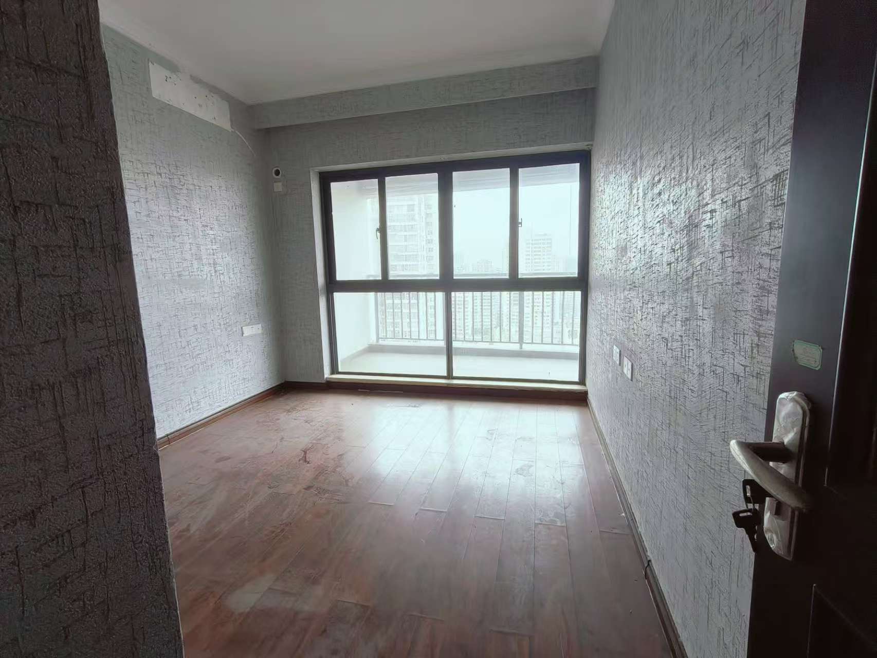 椰岛广场  2室2厅1卫    135.0万 椰岛广场  2室2厅1卫    135.0万室内图