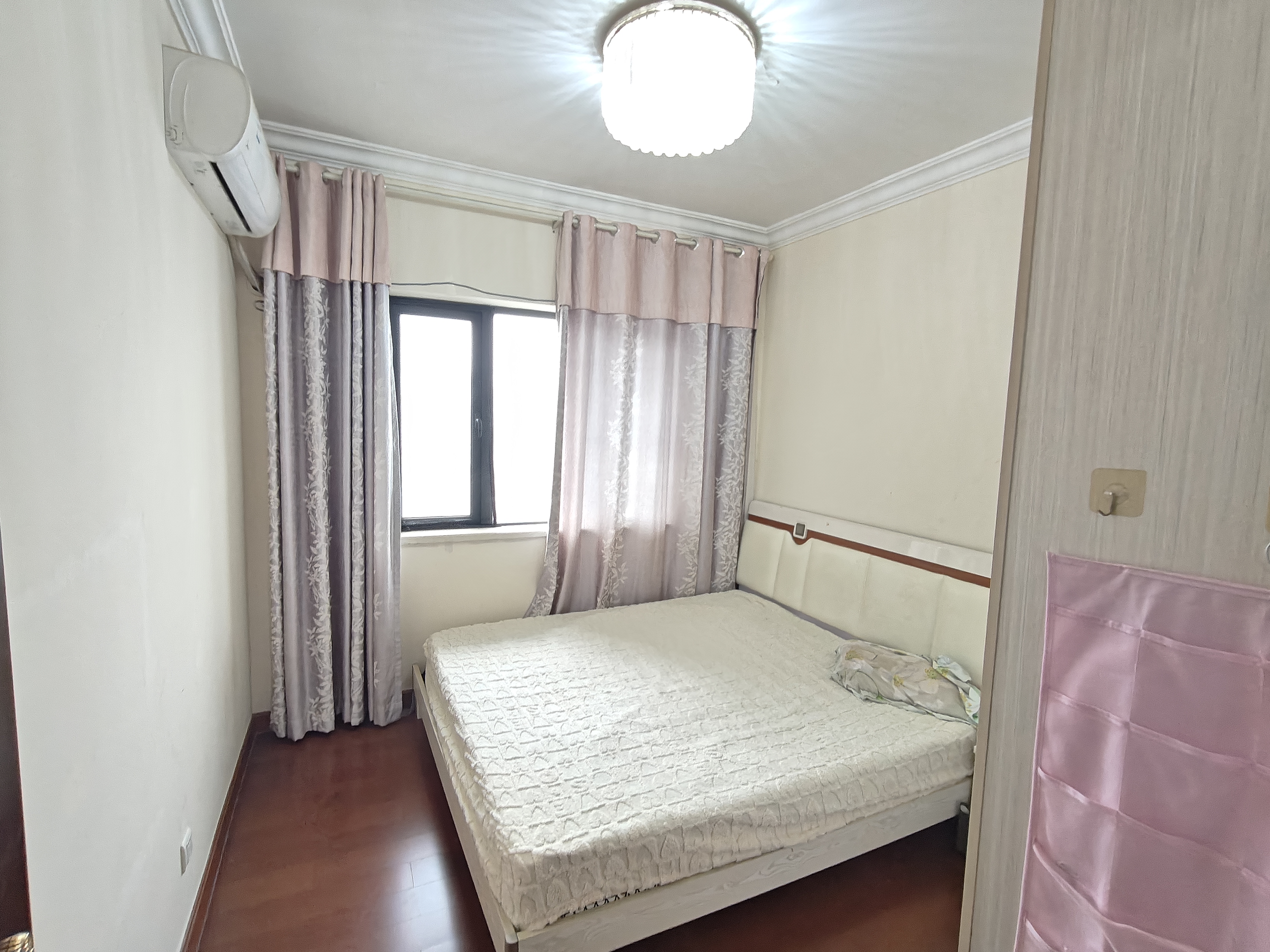 恒大华府 3室2厅2卫 1600.0元/月 恒大华府 3室2厅2卫 1600.0元/月室内图