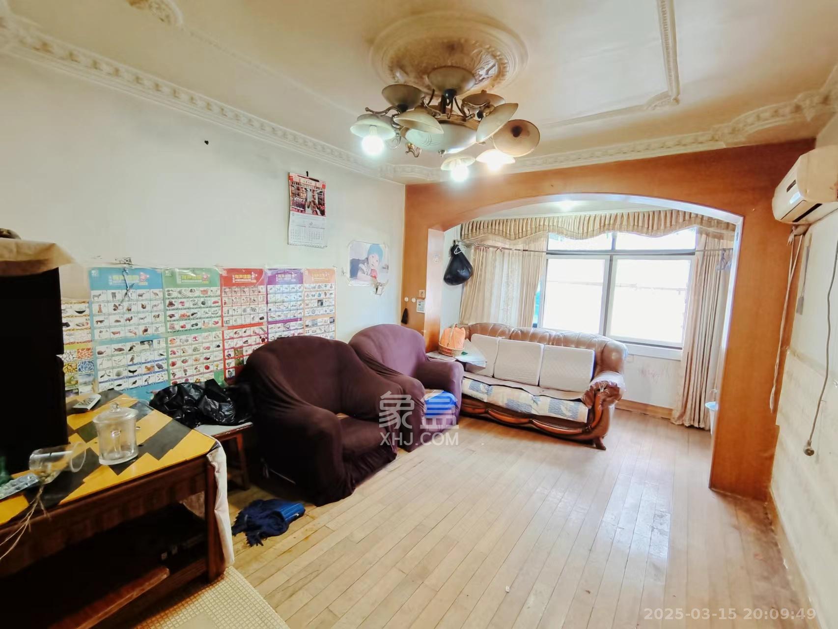 中国水电八局宿舍  3室2厅1卫    1400.0元/月 中国水电八局宿舍  3室2厅1卫    1400.0元/月室内图1