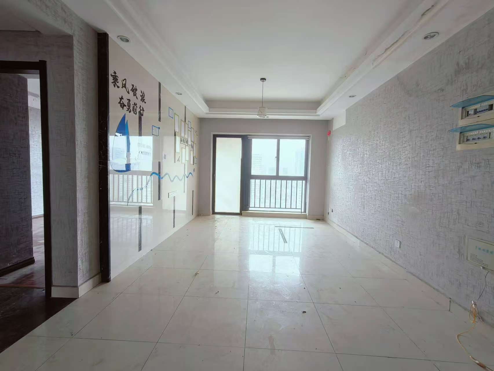 椰岛广场  2室2厅1卫    135.0万 椰岛广场  2室2厅1卫    135.0万室内图