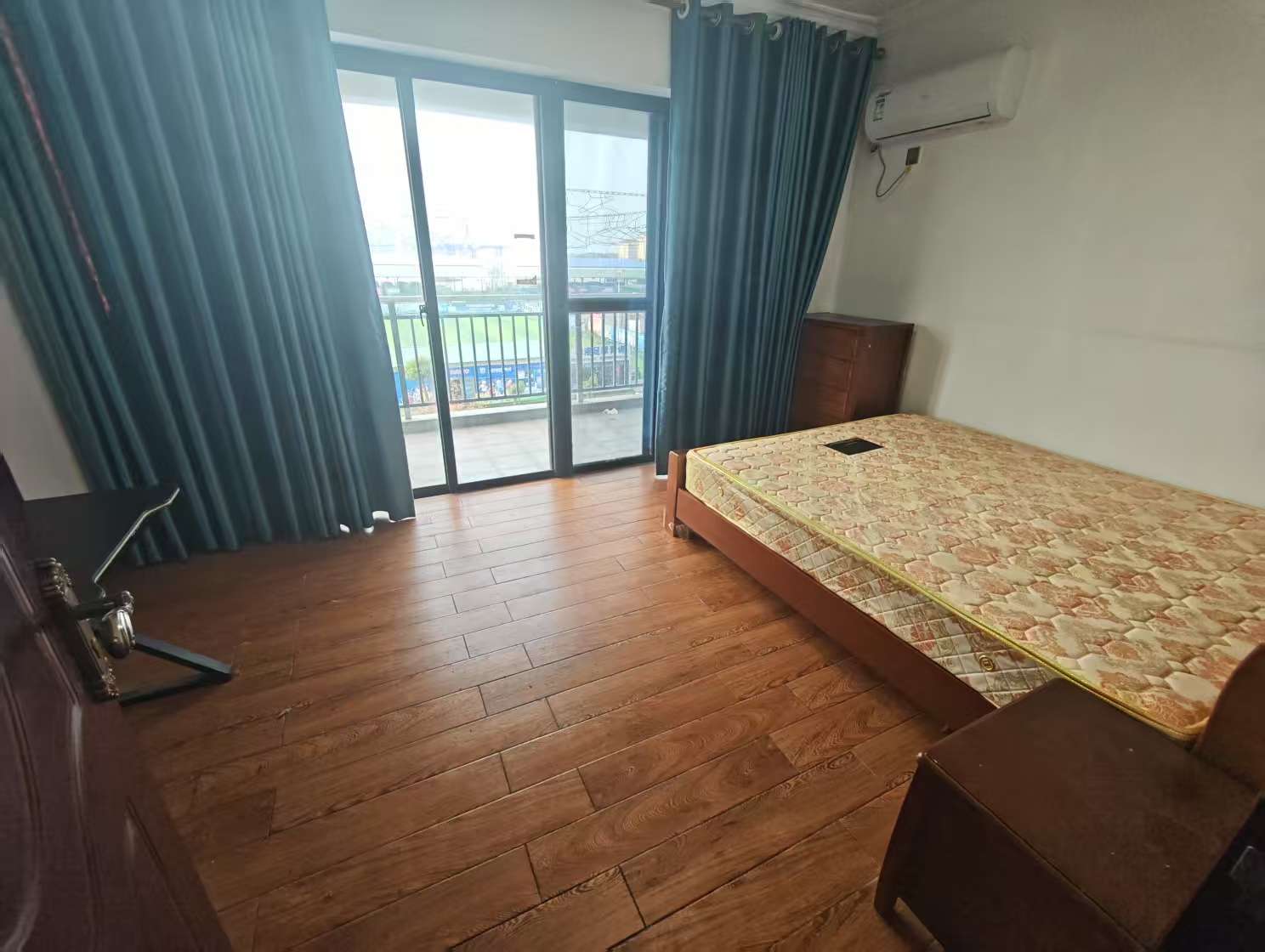 环强御景湾 3室2厅2卫 3500.0元/月 环强御景湾 3室2厅2卫 3500.0元/月室内图