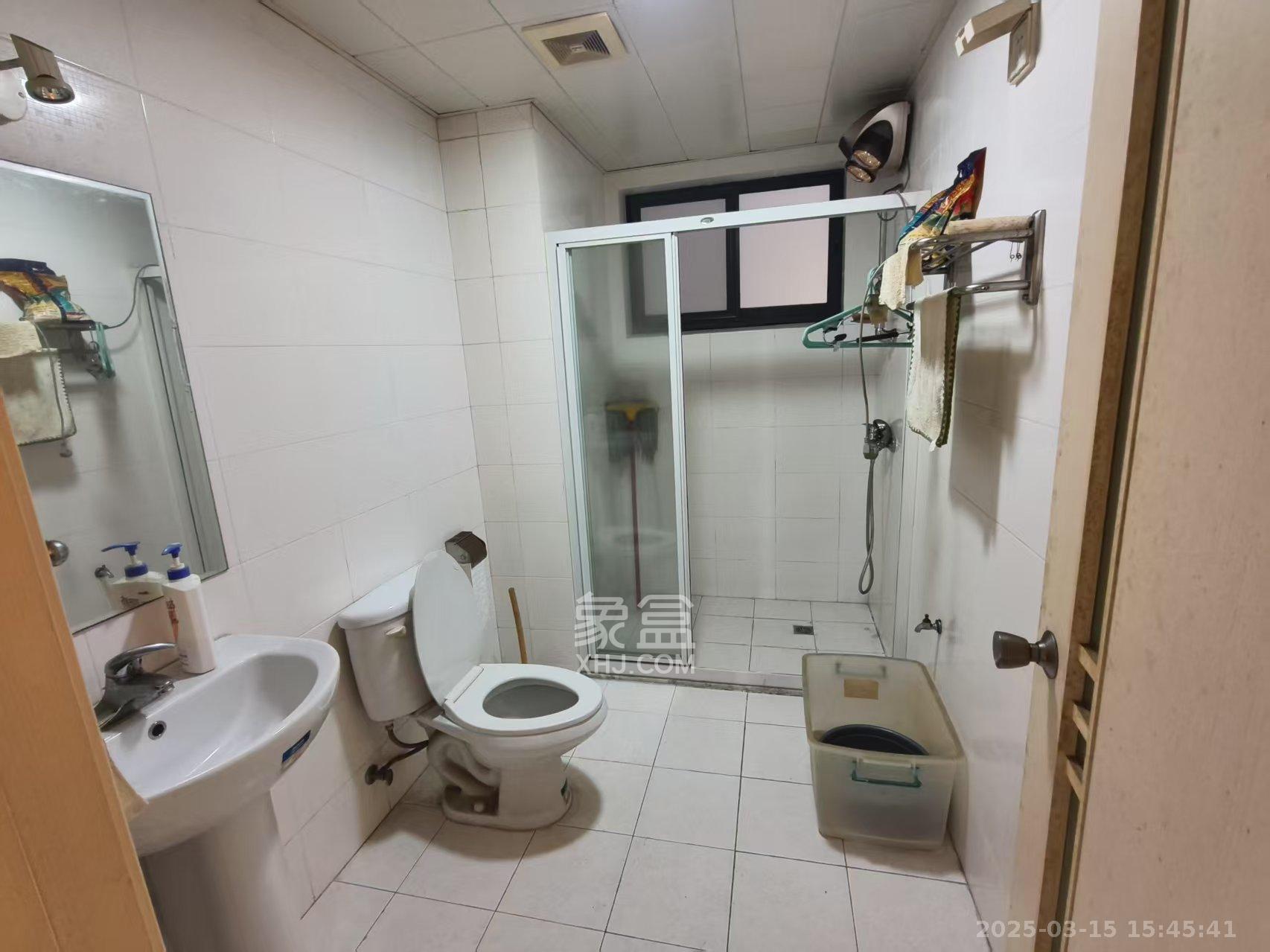 阳光100一期、四五期 4室2厅1卫 3200.0元/月 阳光100一期、四五期 4室2厅1卫 3200.0元/月室内图